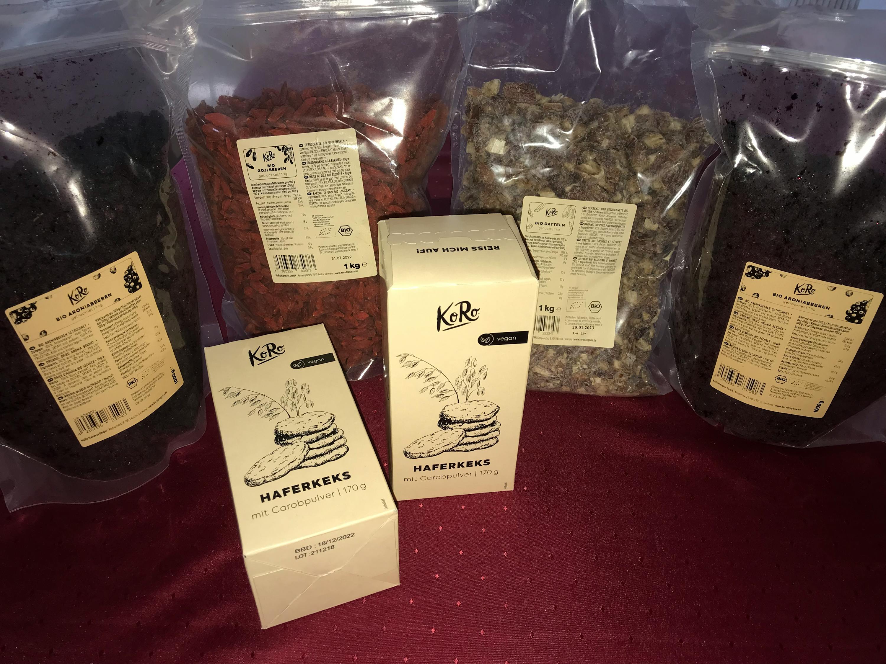 une boîte de haferkeks est assise à côté d' autres produits