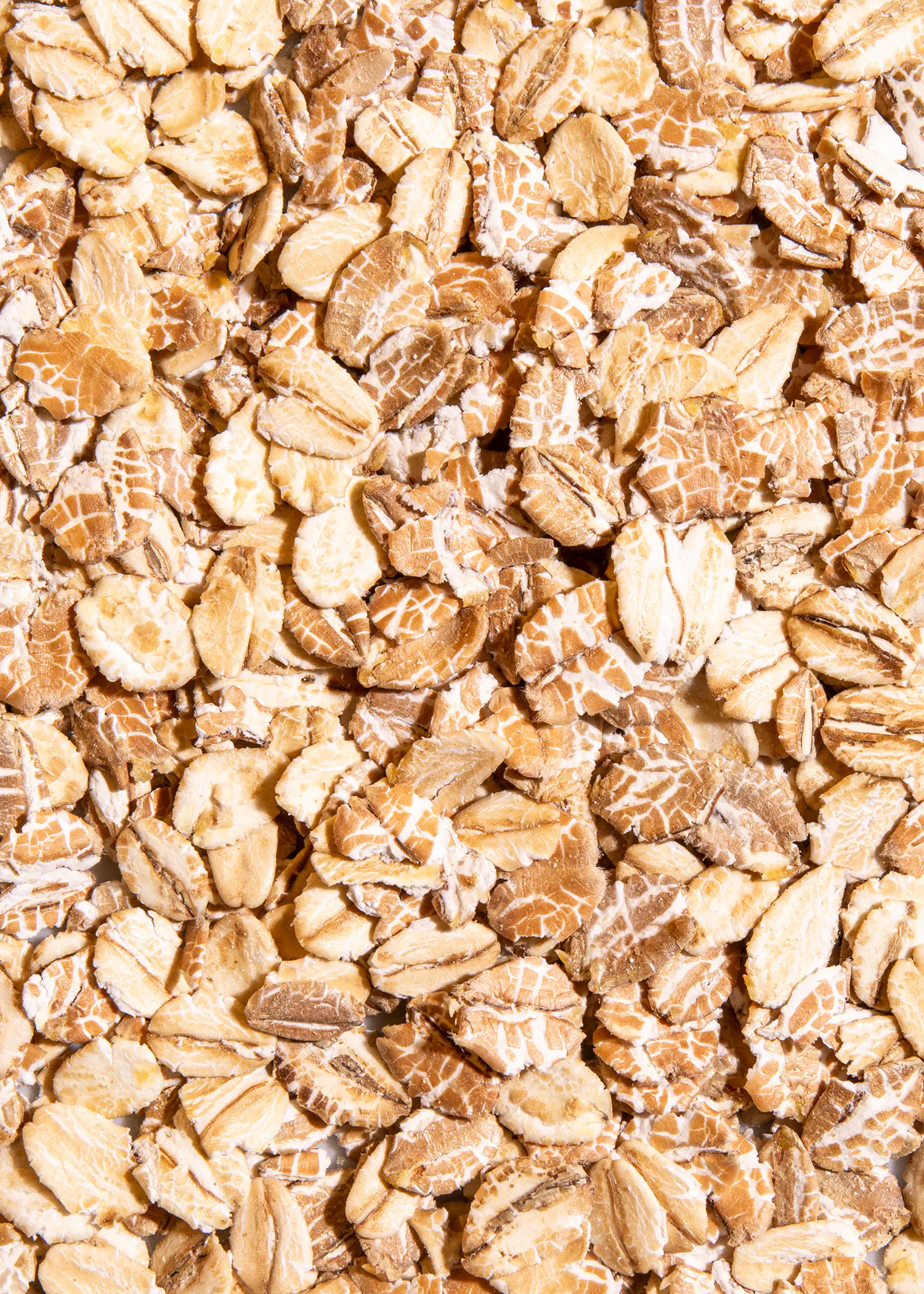 un tas de flocons d' avoine bruns et blancs