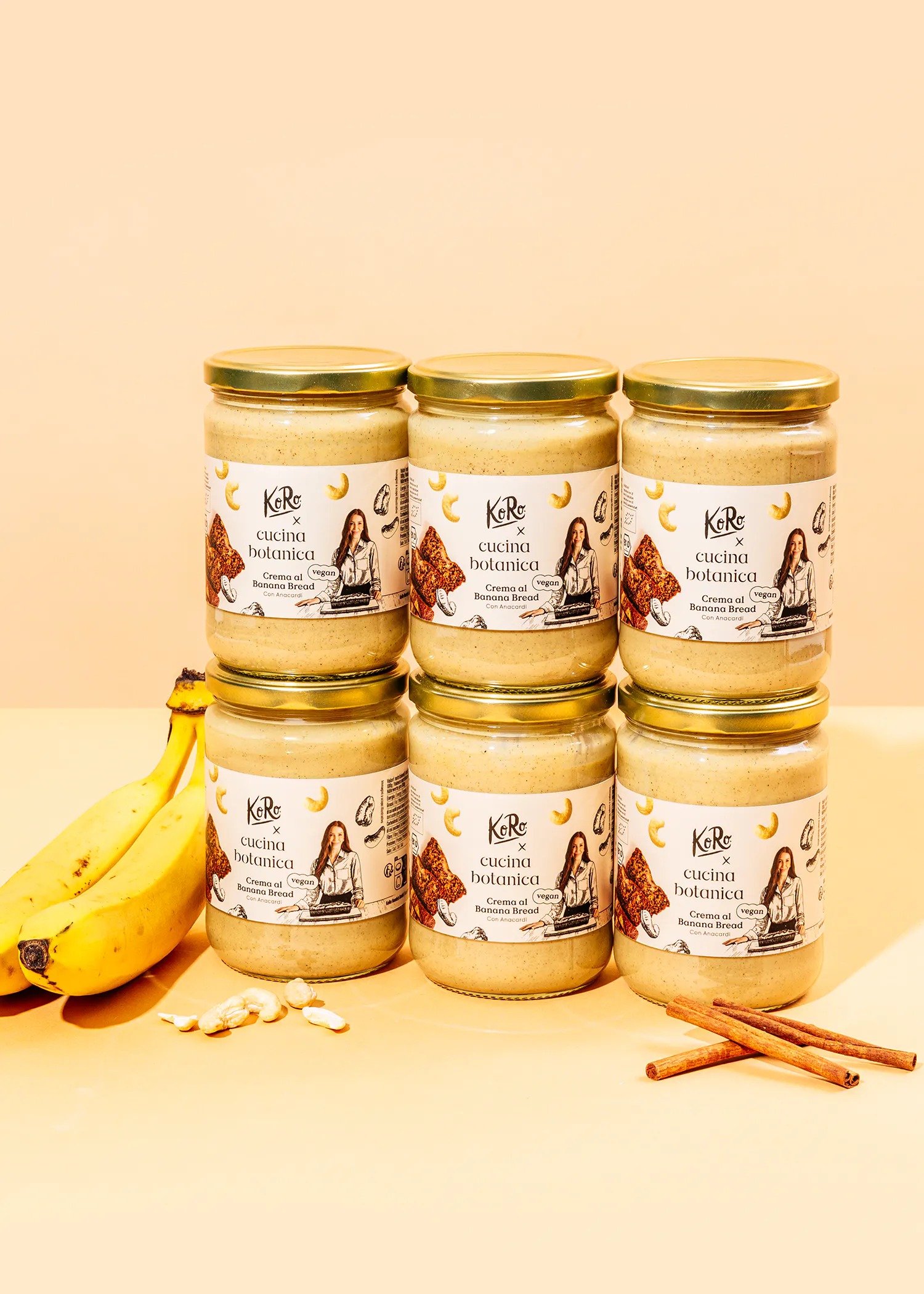 sei barattoli di cucina botanica sono seduti uno accanto all'altro