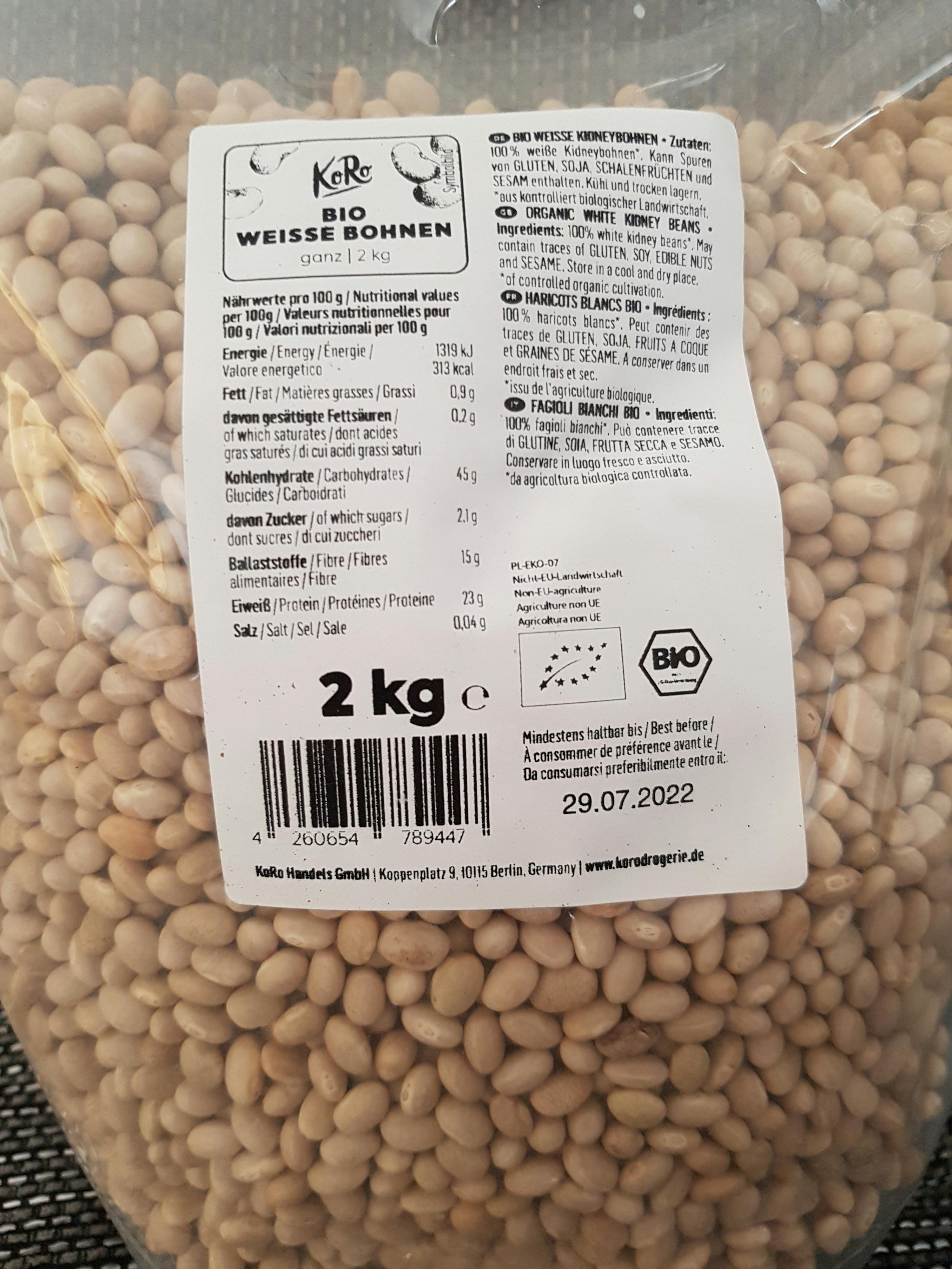 die Rückseite eines Plastikbeutels mit weißen Bohnen