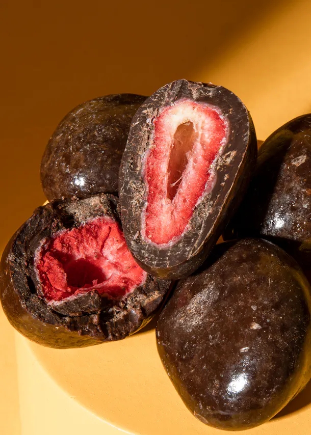 Fraises lyophilisées enrobées de chocolat noir 1 kg hover