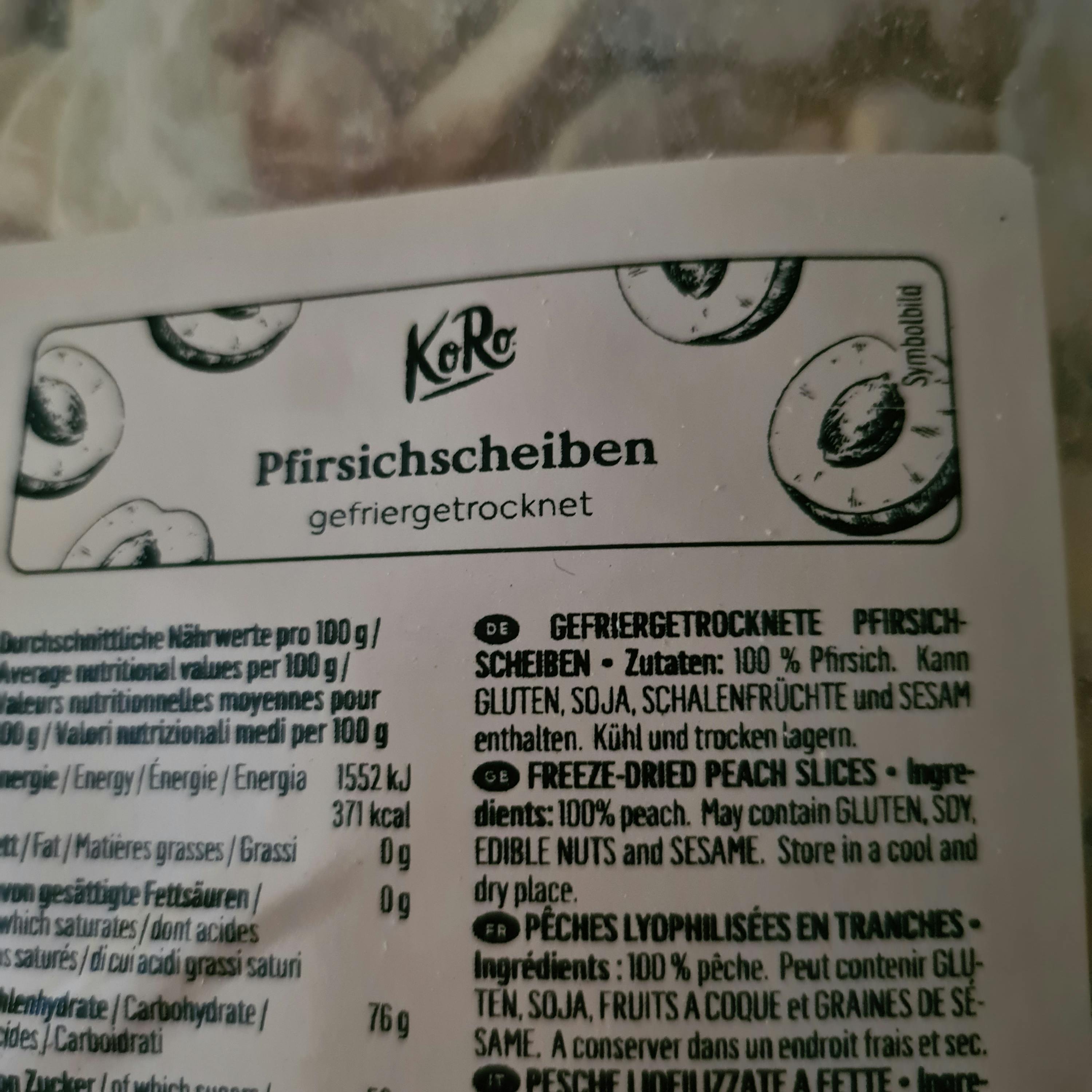 l' etichetta di una confezione di pesche è in lingua tedesca