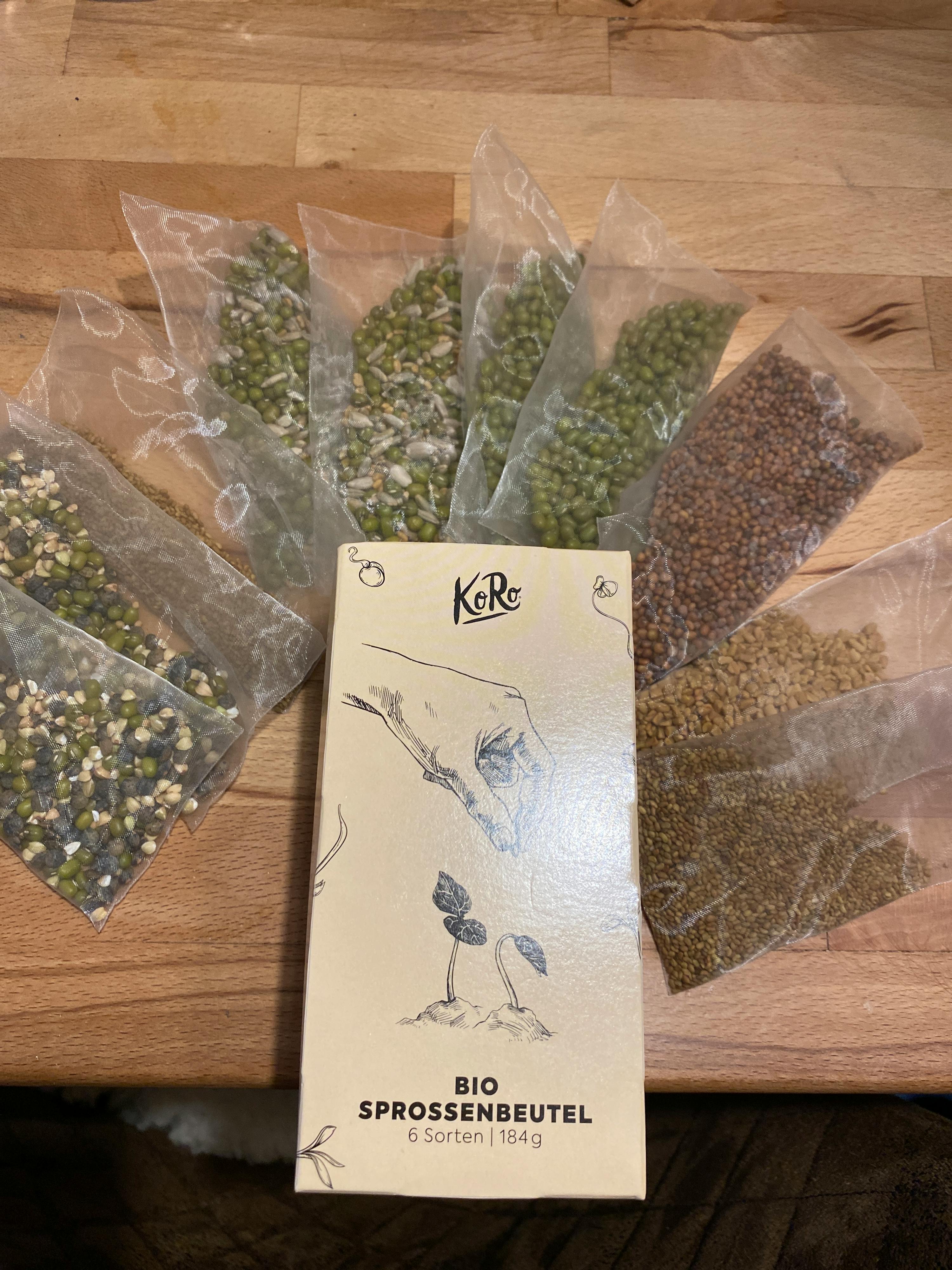 a box of bio sproesenbeutel on a wooden table