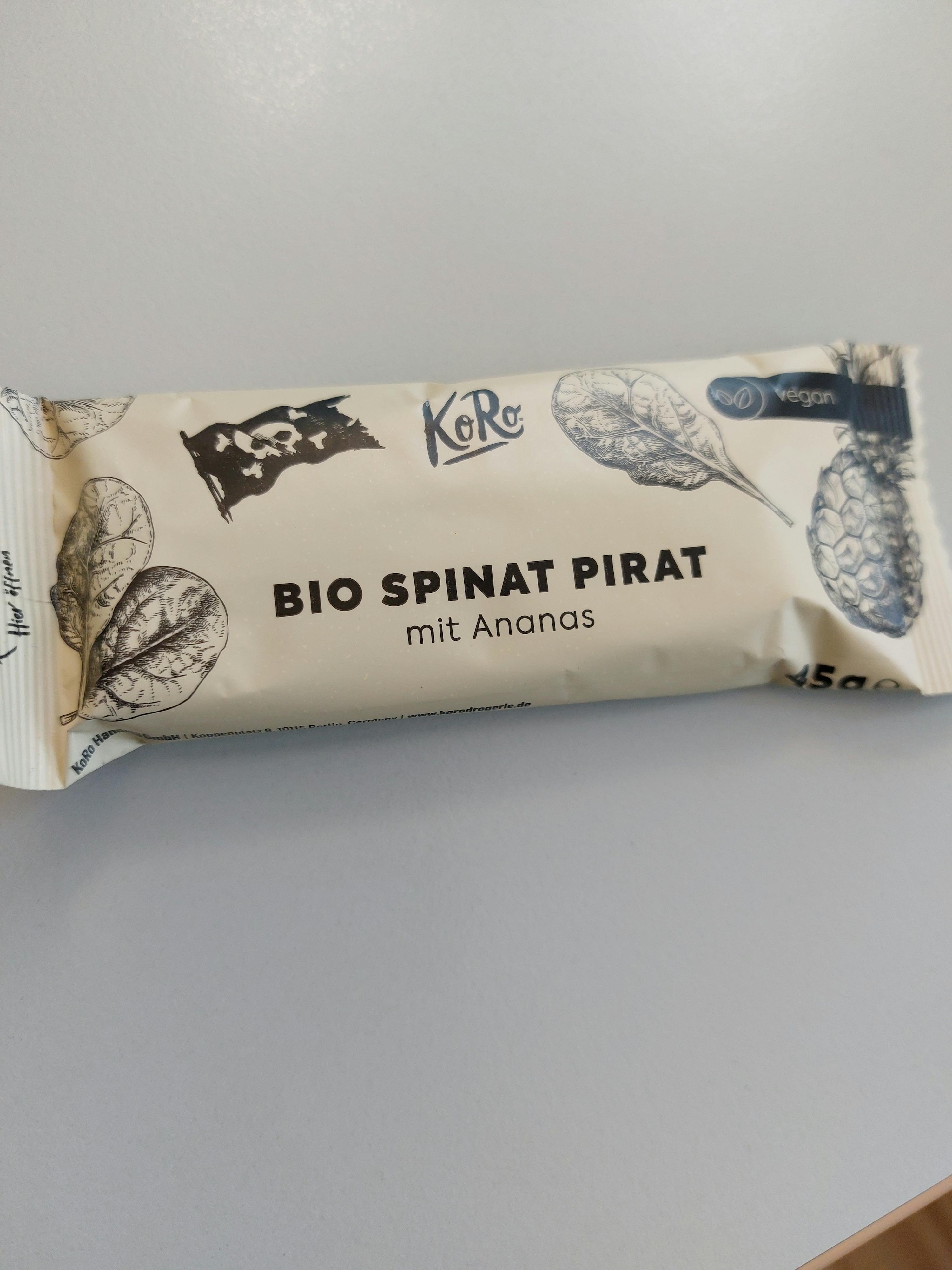 una barretta bio spinat pirat con ananas è su un tavolo