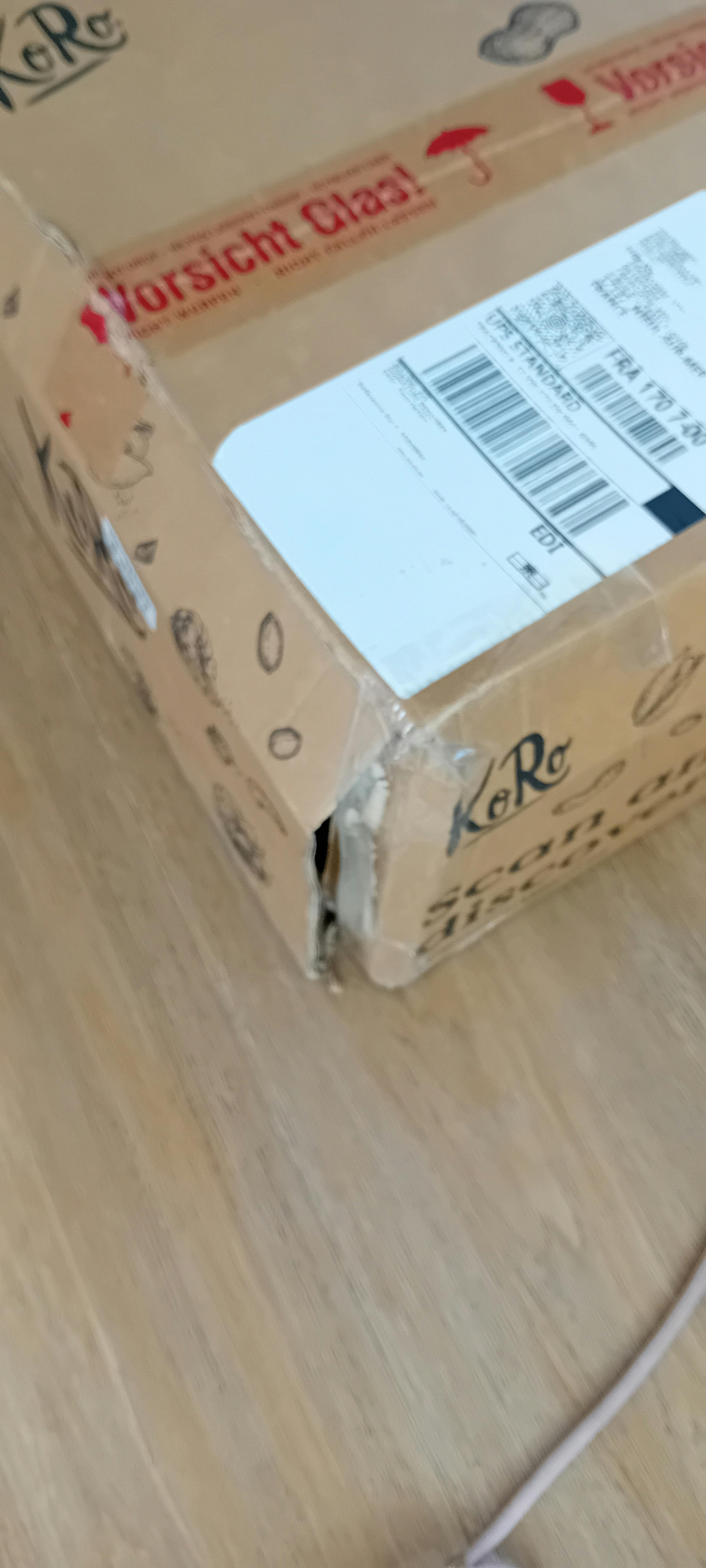a cardboard box has a label on it that says " fragile "