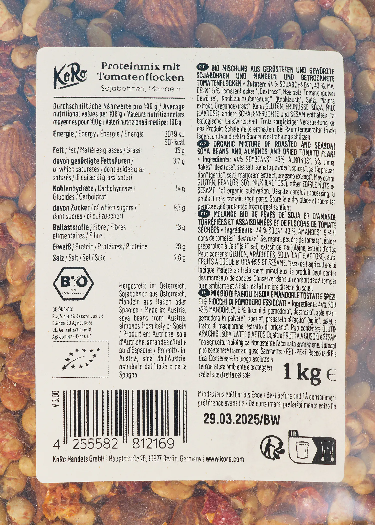 l' arrière de l' emballage d' un produit de 1 kg avec des graines de soja et des amandes séchées