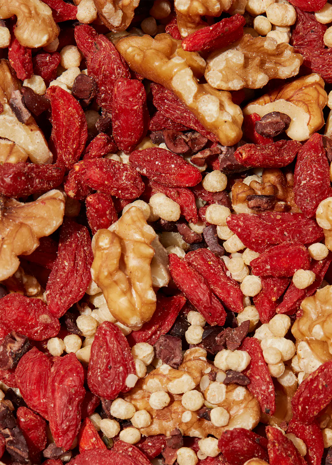 un tas de noix et de fruits séchés