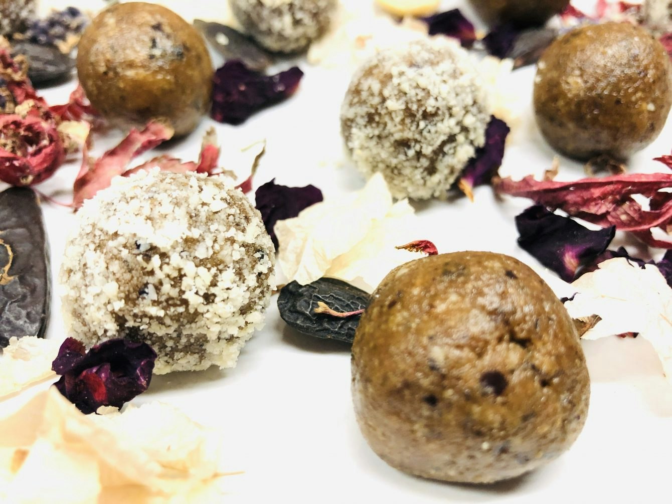 Vegane Mohn-Kugeln mit Mandeln | KoRo Austria