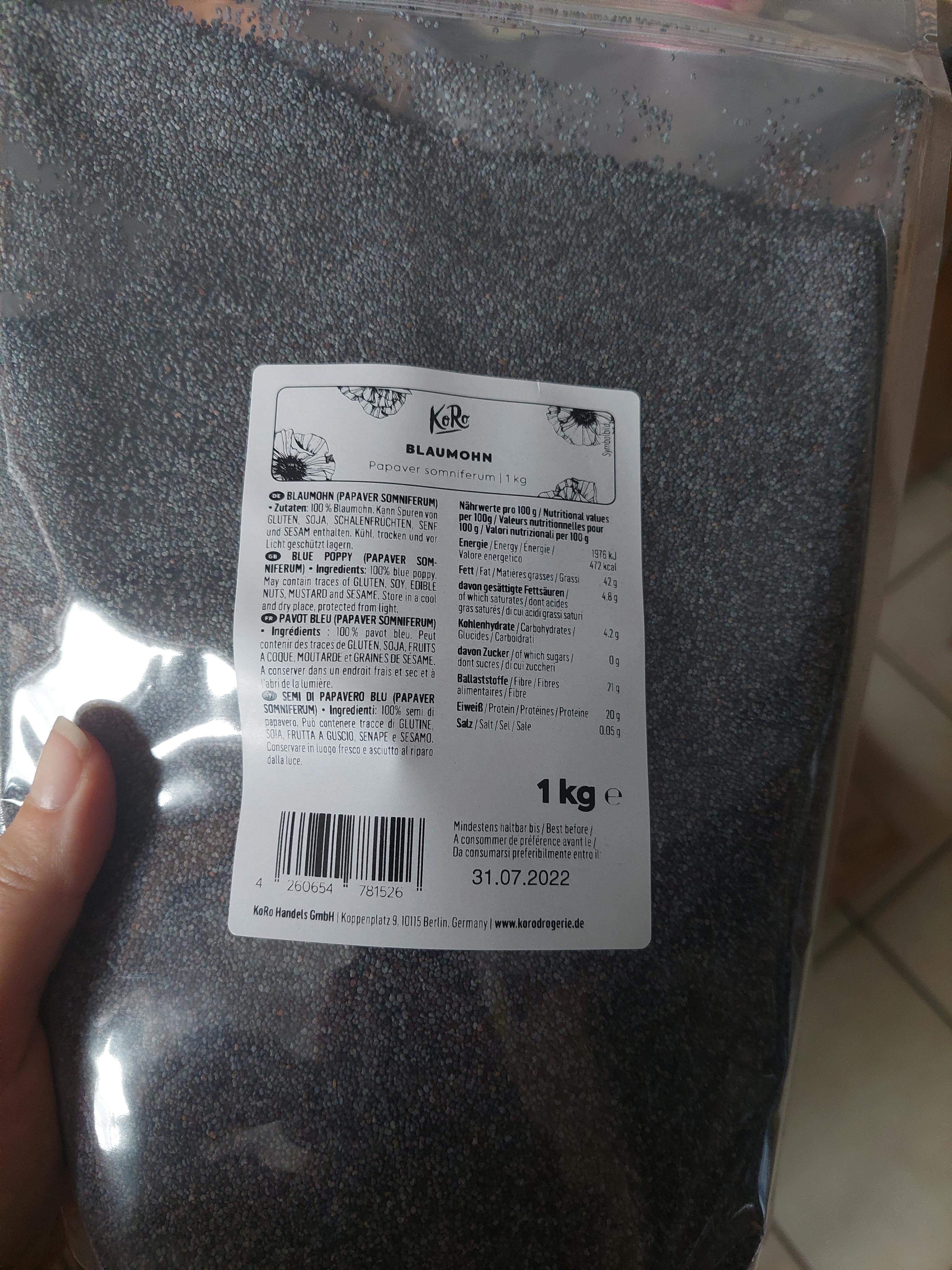 a person is holding a bag of poppy seeds with a label that says 1 kg