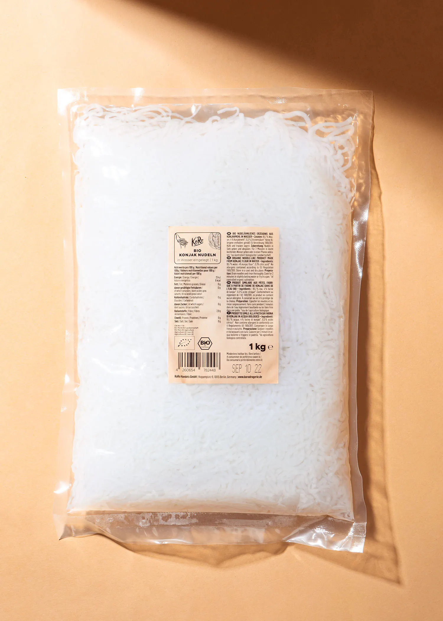 ein Plastikbeutel mit einem Etikett auf der Rückseite