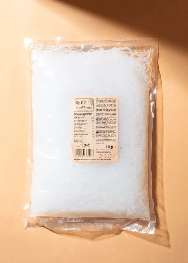 ein Plastikbeutel mit einem Etikett auf der Rückseite