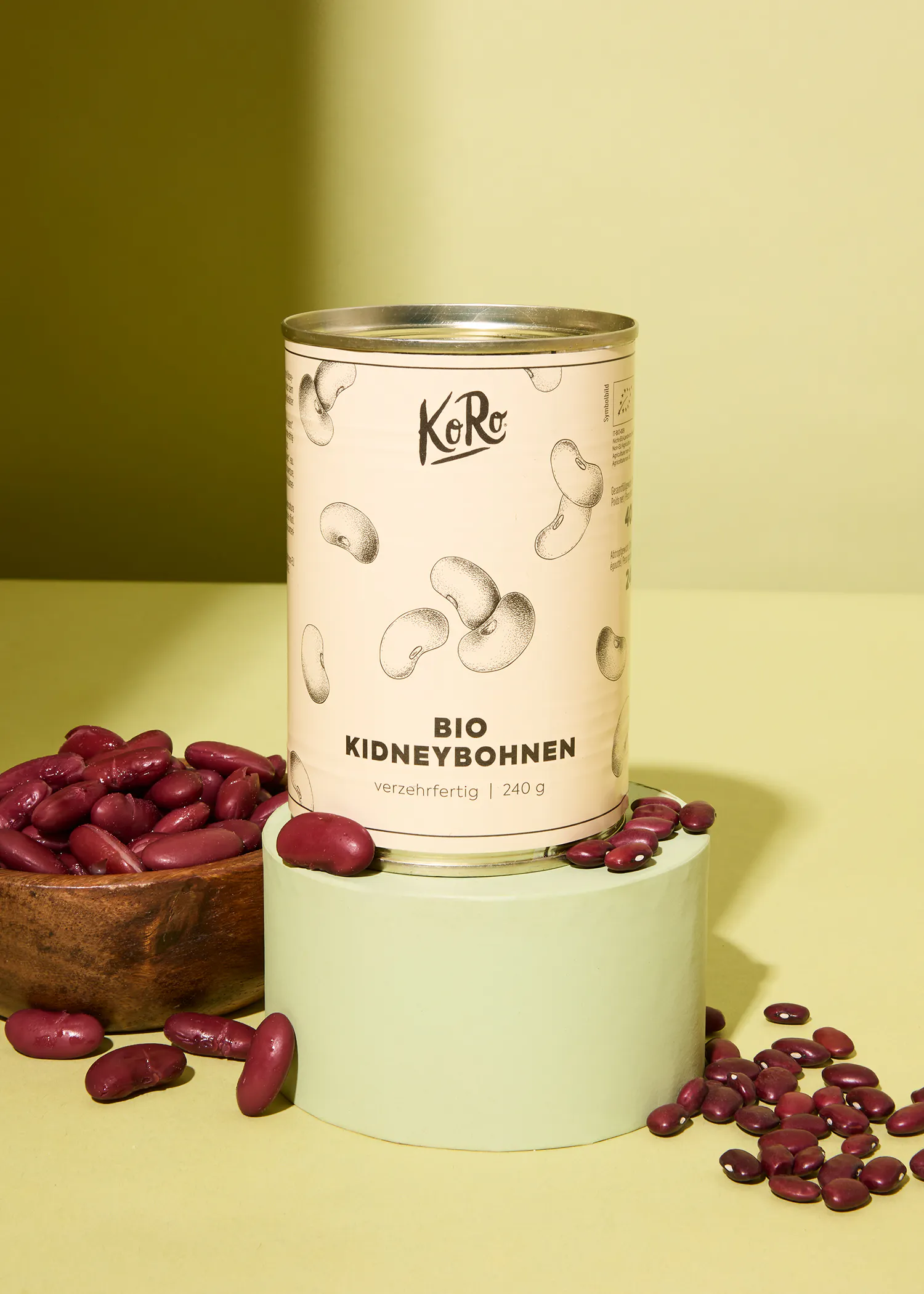 une boîte de haricots à l' intérieur d' un bol de haricots