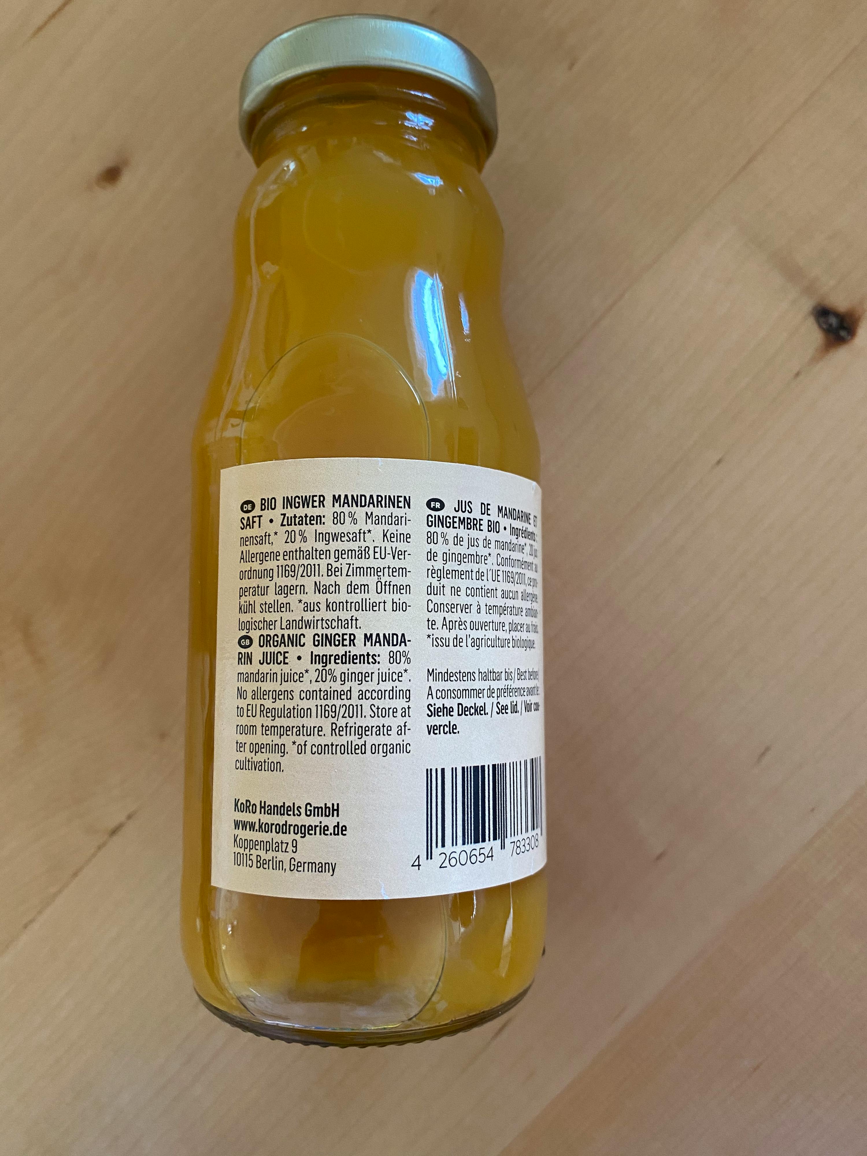 l' arrière d' une bouteille de jus de gingembre mandarine