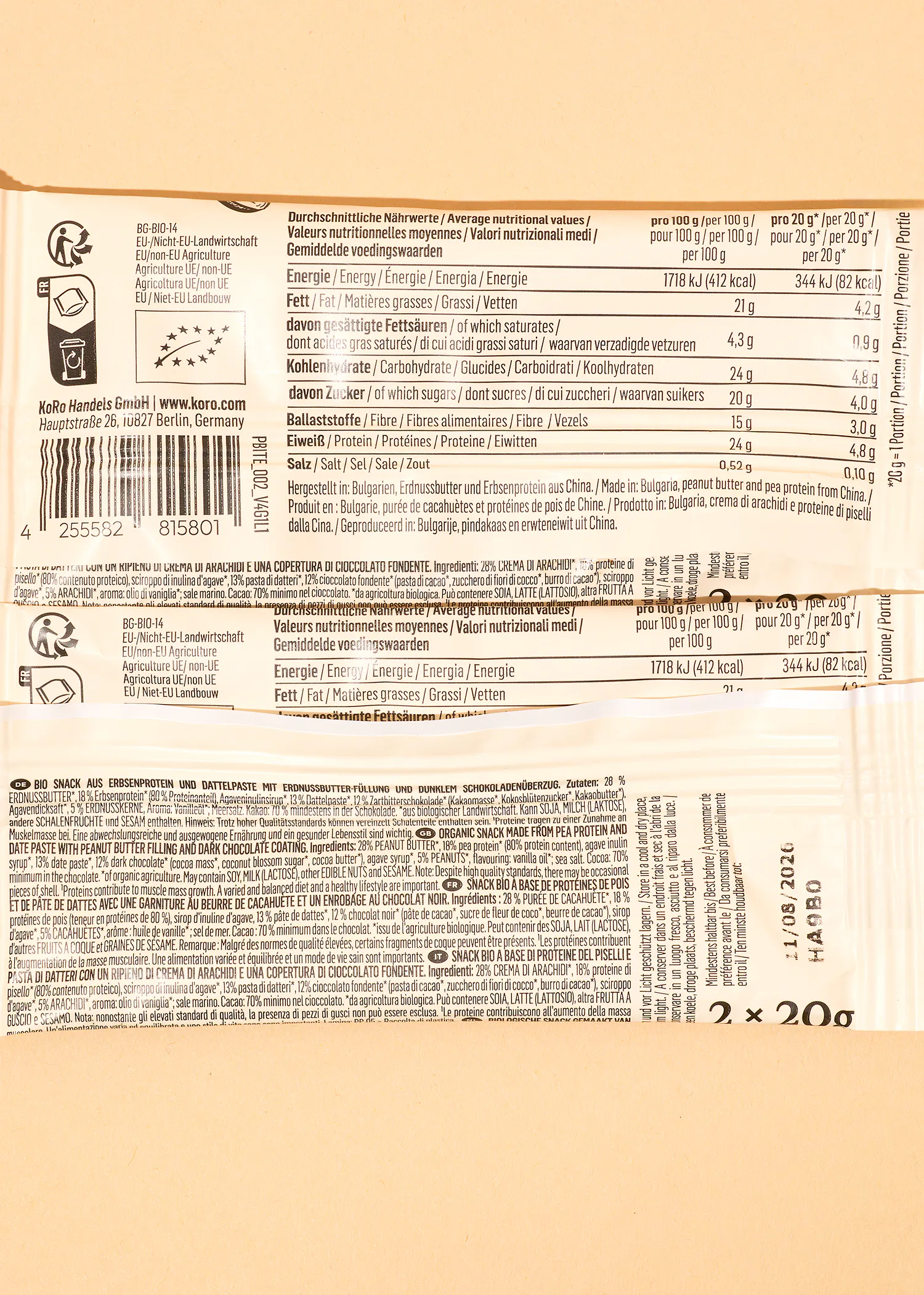 l' arrière d' une barre de chocolat avec des données nutritionnelles