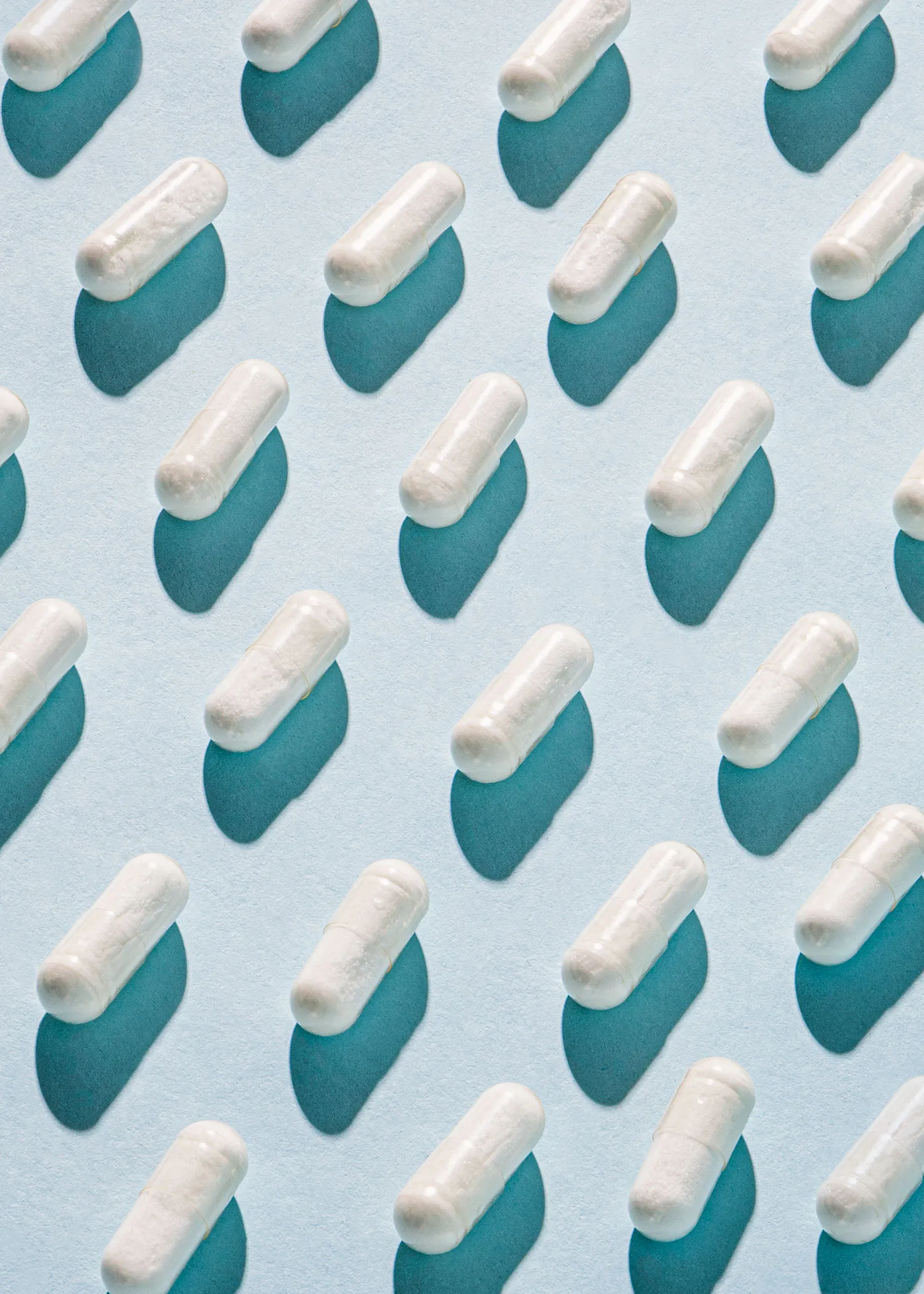 un motif de pilules blanches sur un fond bleu