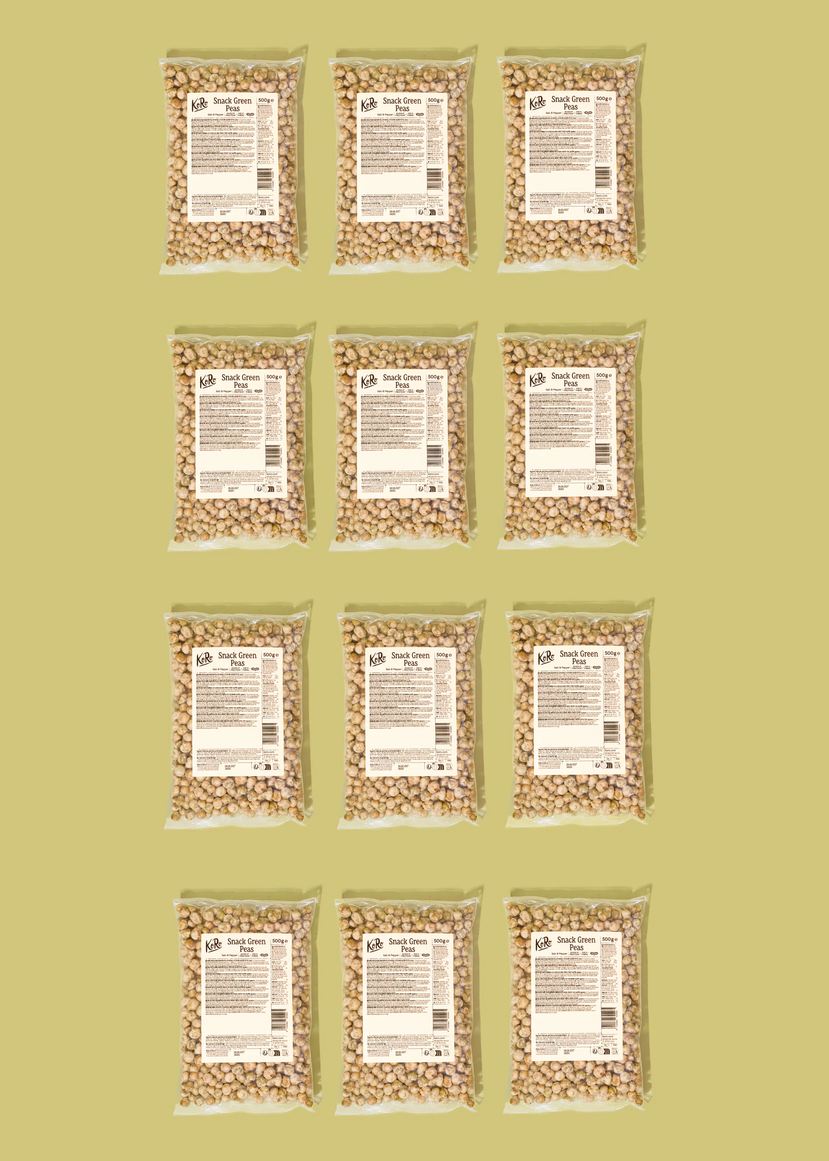 douze sachets de pois chiches grillés de la marque koro disposés en grille sur un fond beige.