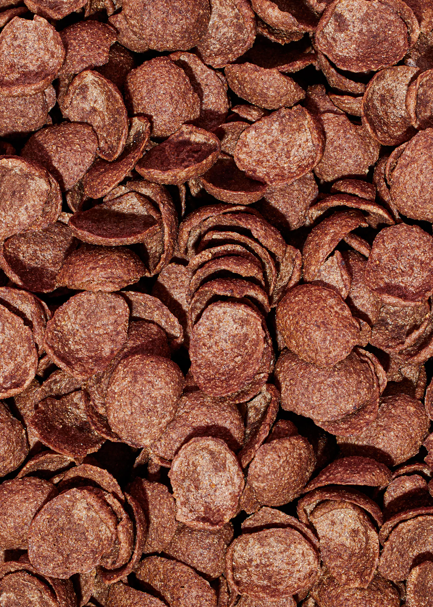 un tas de céréales au chocolat sont empilés les uns sur les autres