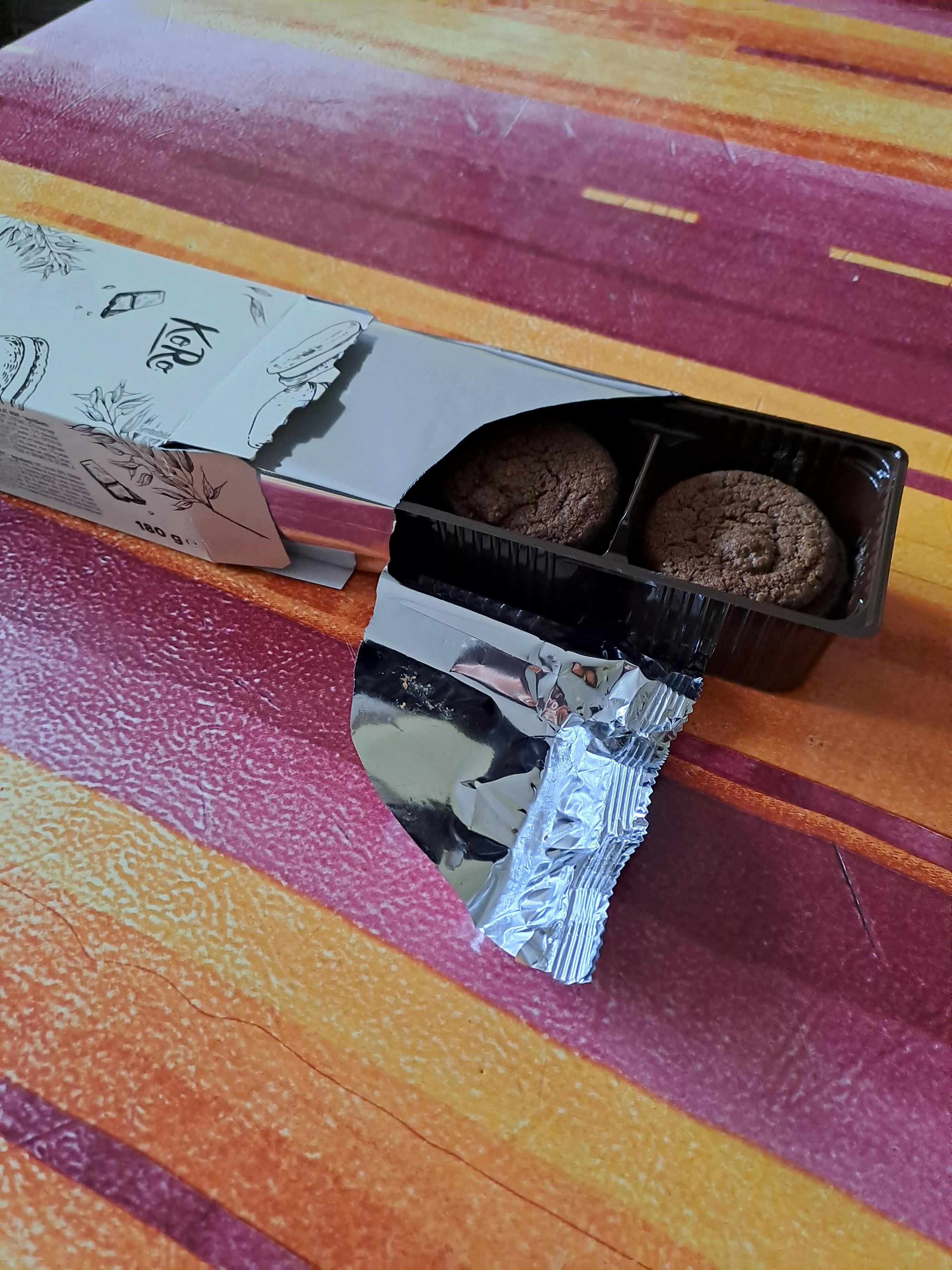 eine Schachtel Kekse mit der Aufschrift ' kore ' darauf