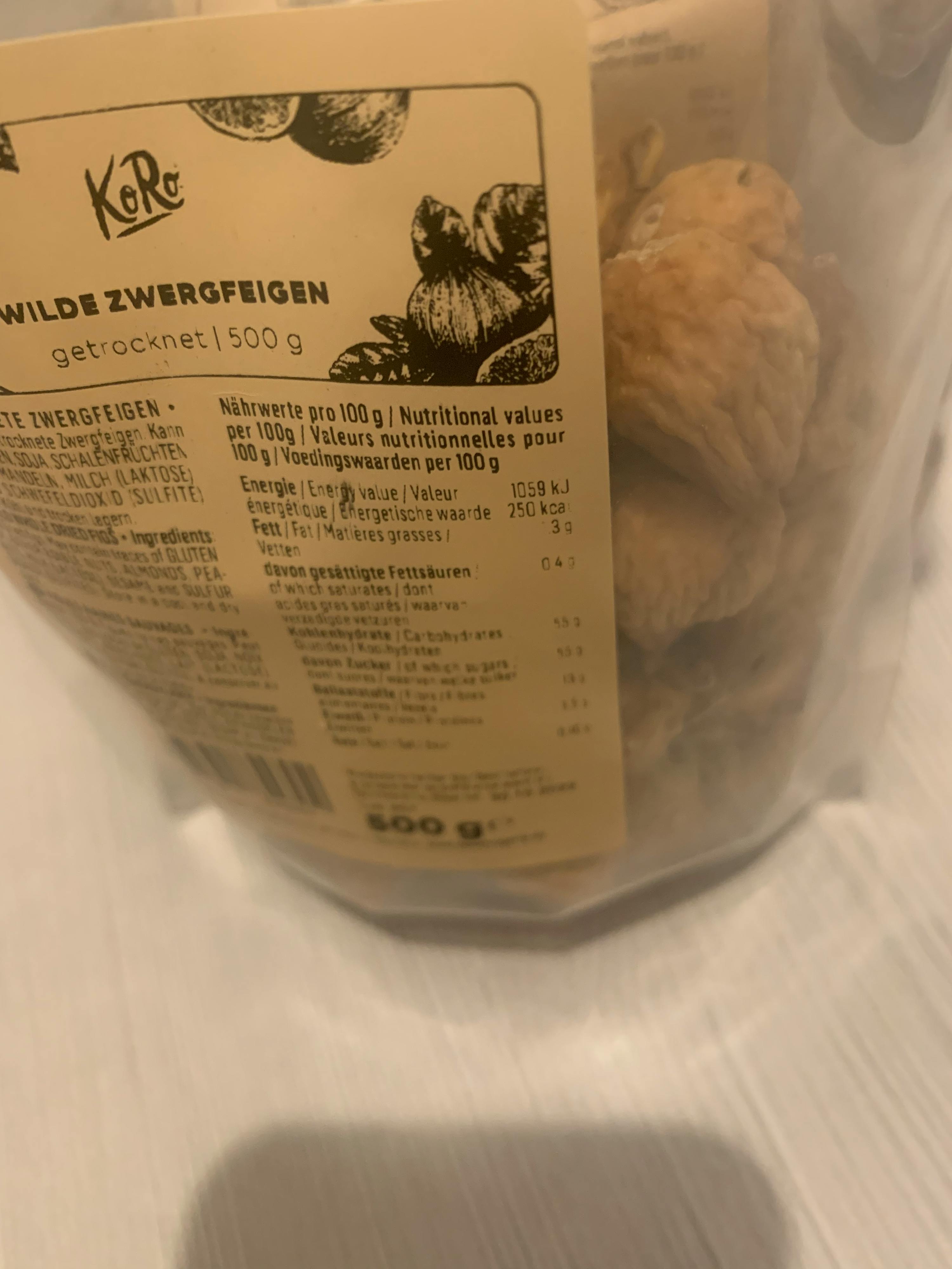 l' étiquette d' un paquet de noix montre les valeurs nutritionnelles