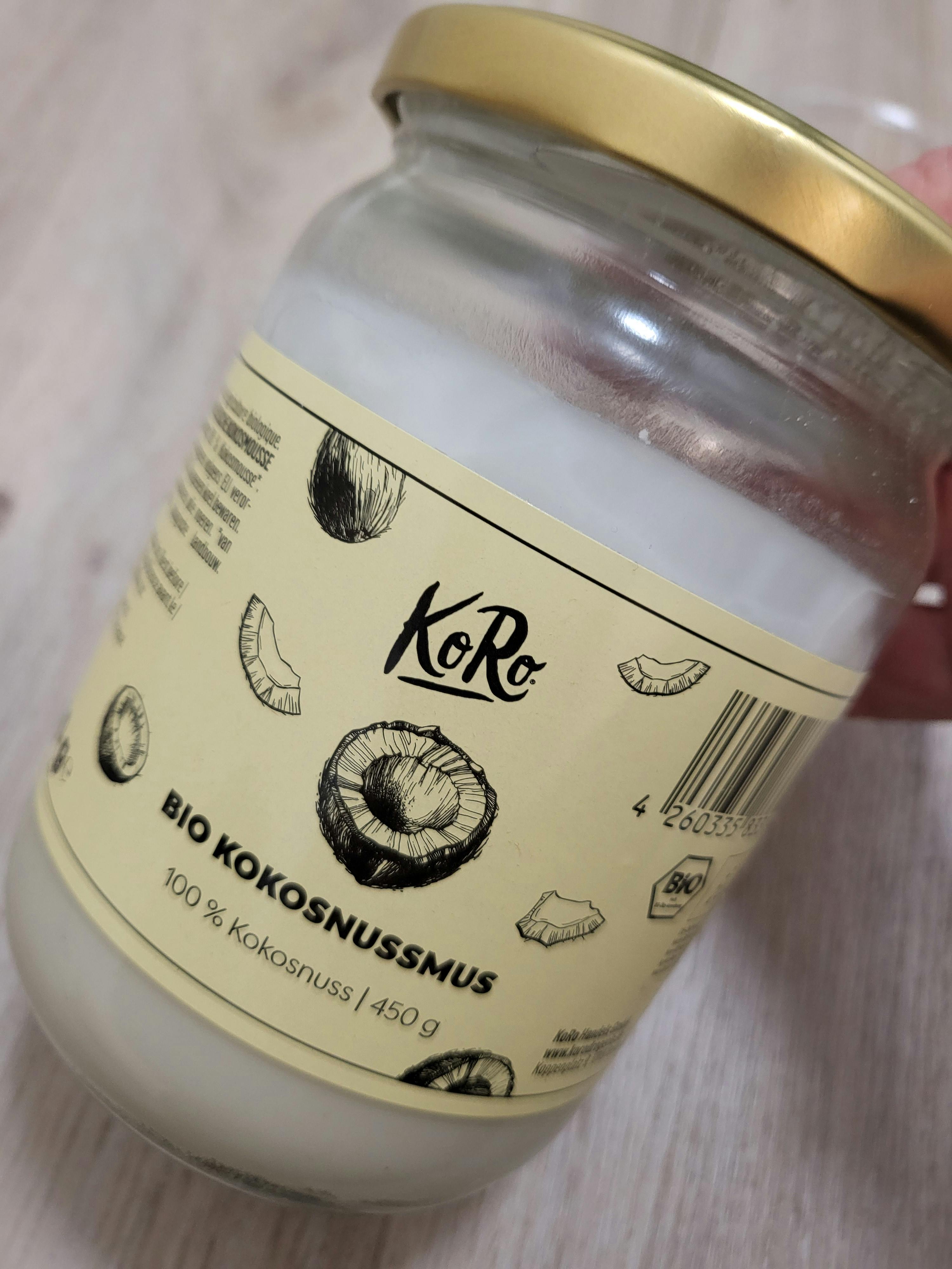 a jar of bio kokosnussmus 100 % kokosnuss 450g