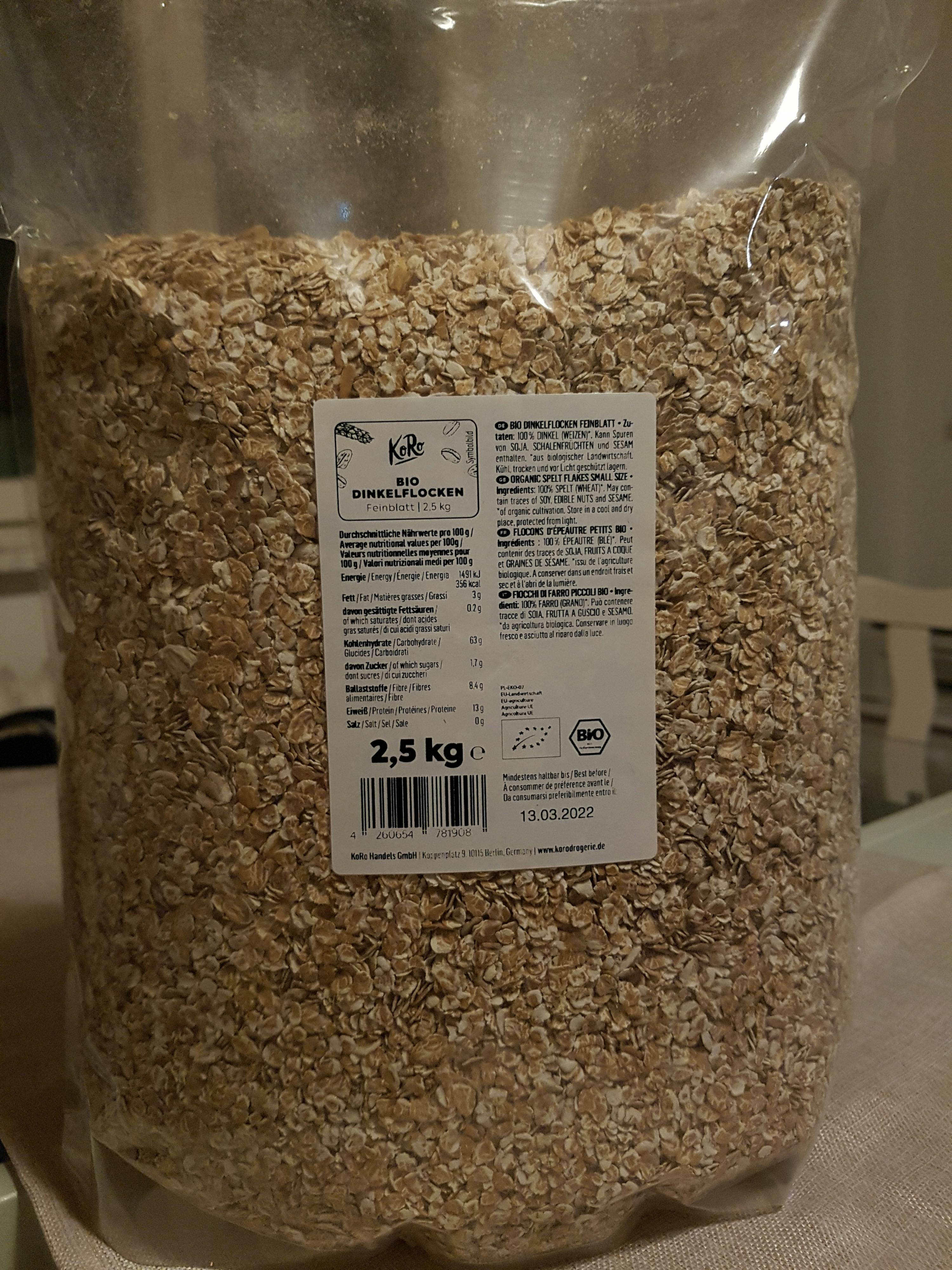 un sacchetto di avena con un etichetta che dice 2,5 kg