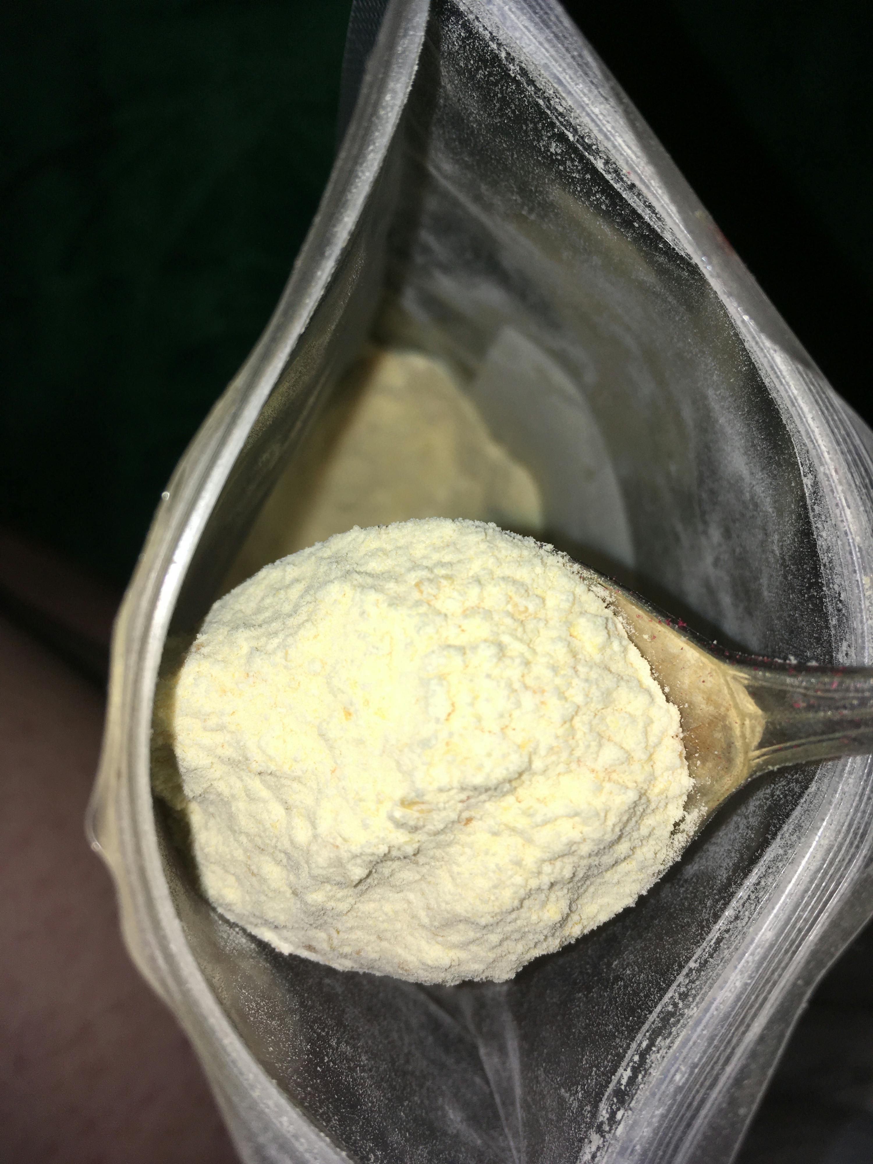 eine Plastiktüte mit einem Löffel darin