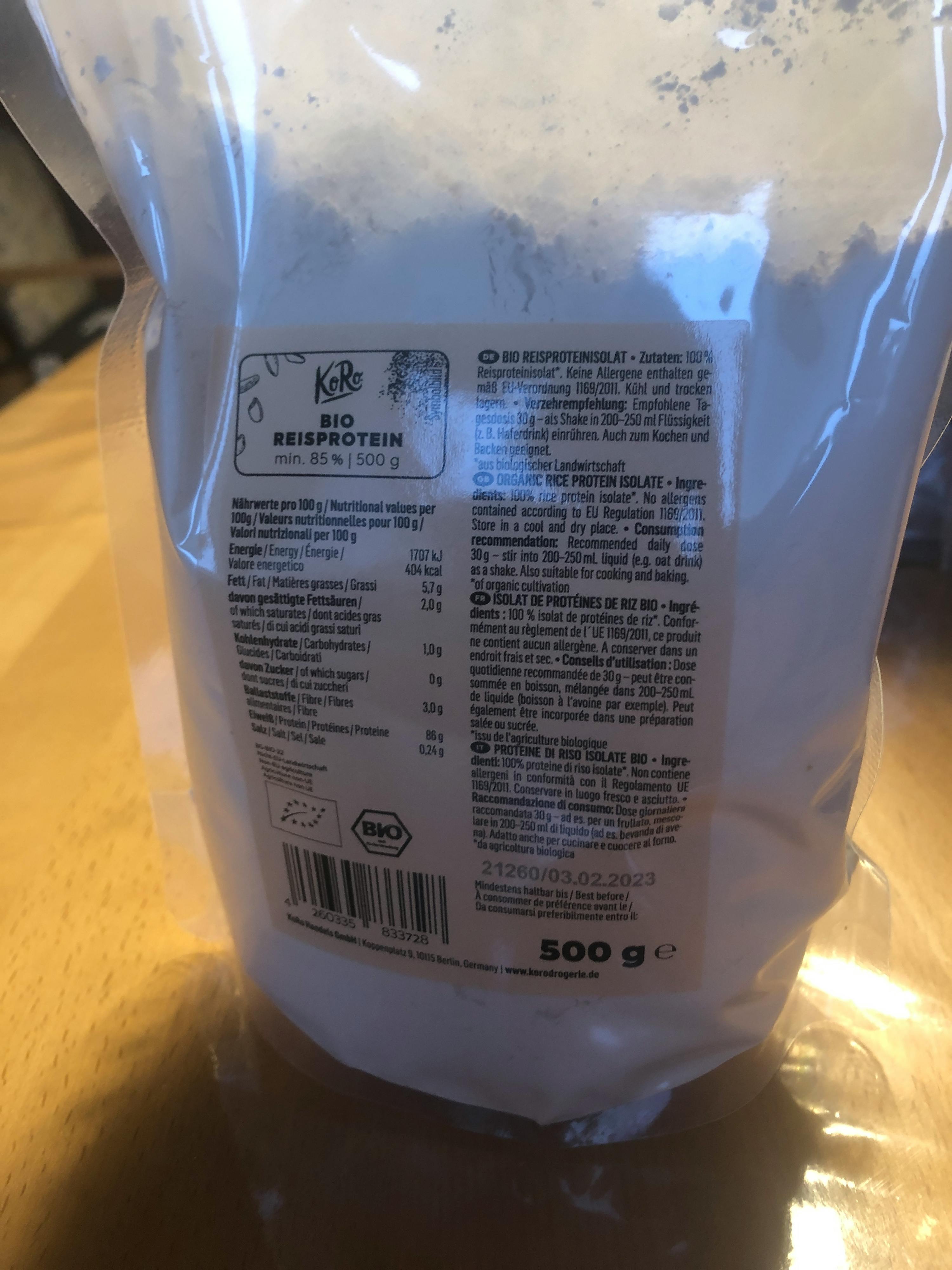 die Rückseite eines Plastikbeutels zeigt die Nährwerte