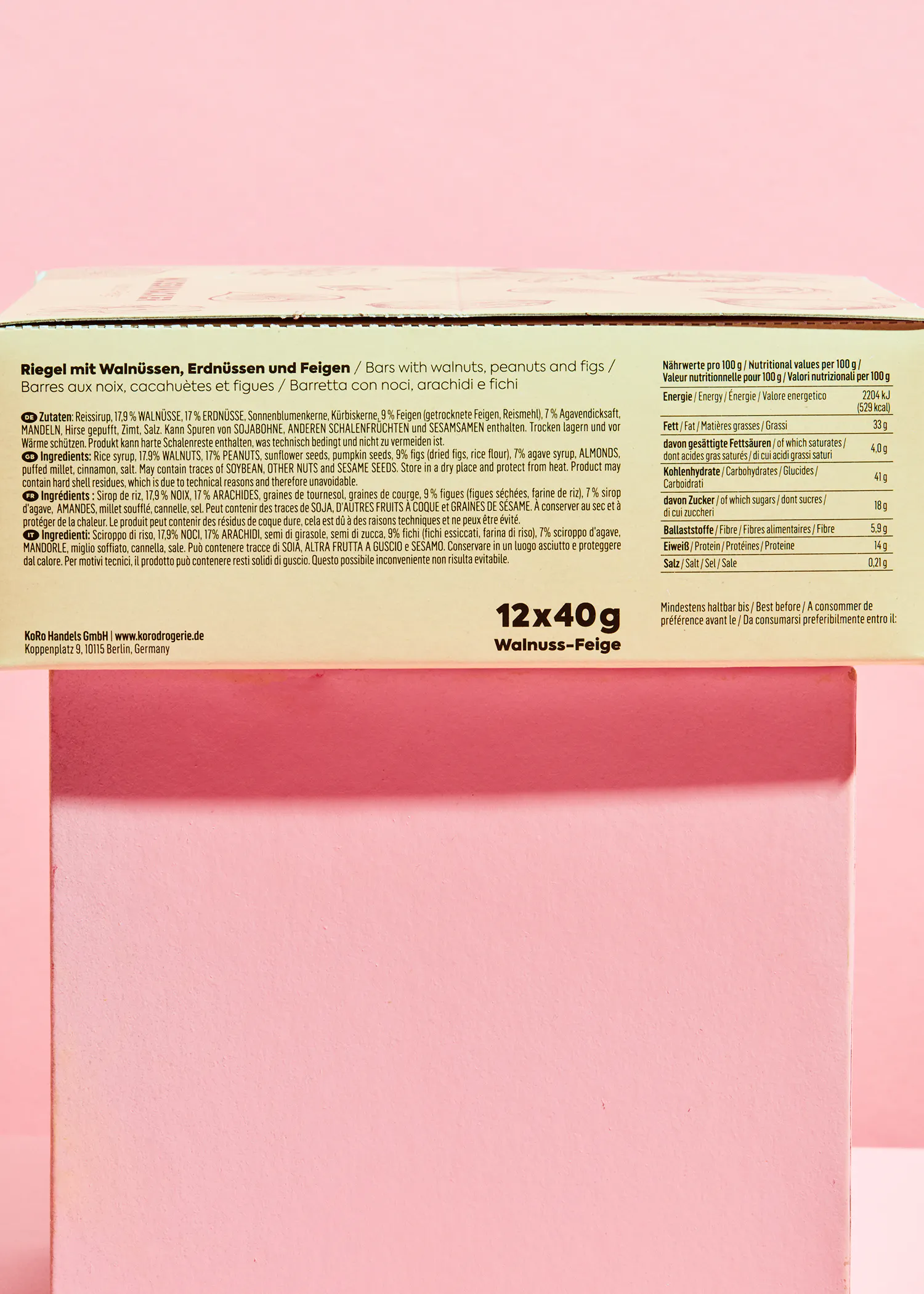 l' arrière d' une boîte de biscuits aux noix et aux figues