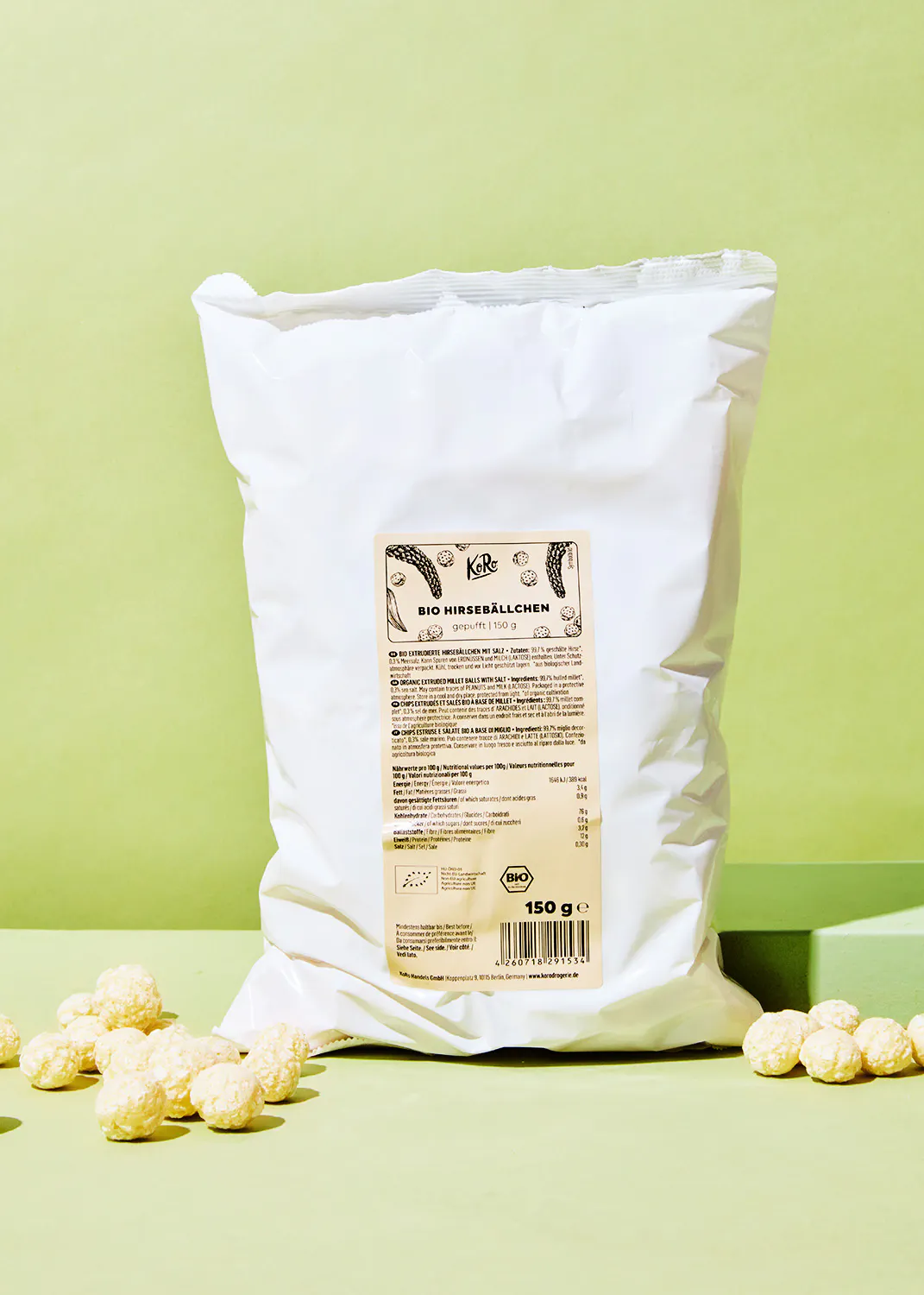 un sac de pop-corn bio est posé sur une table