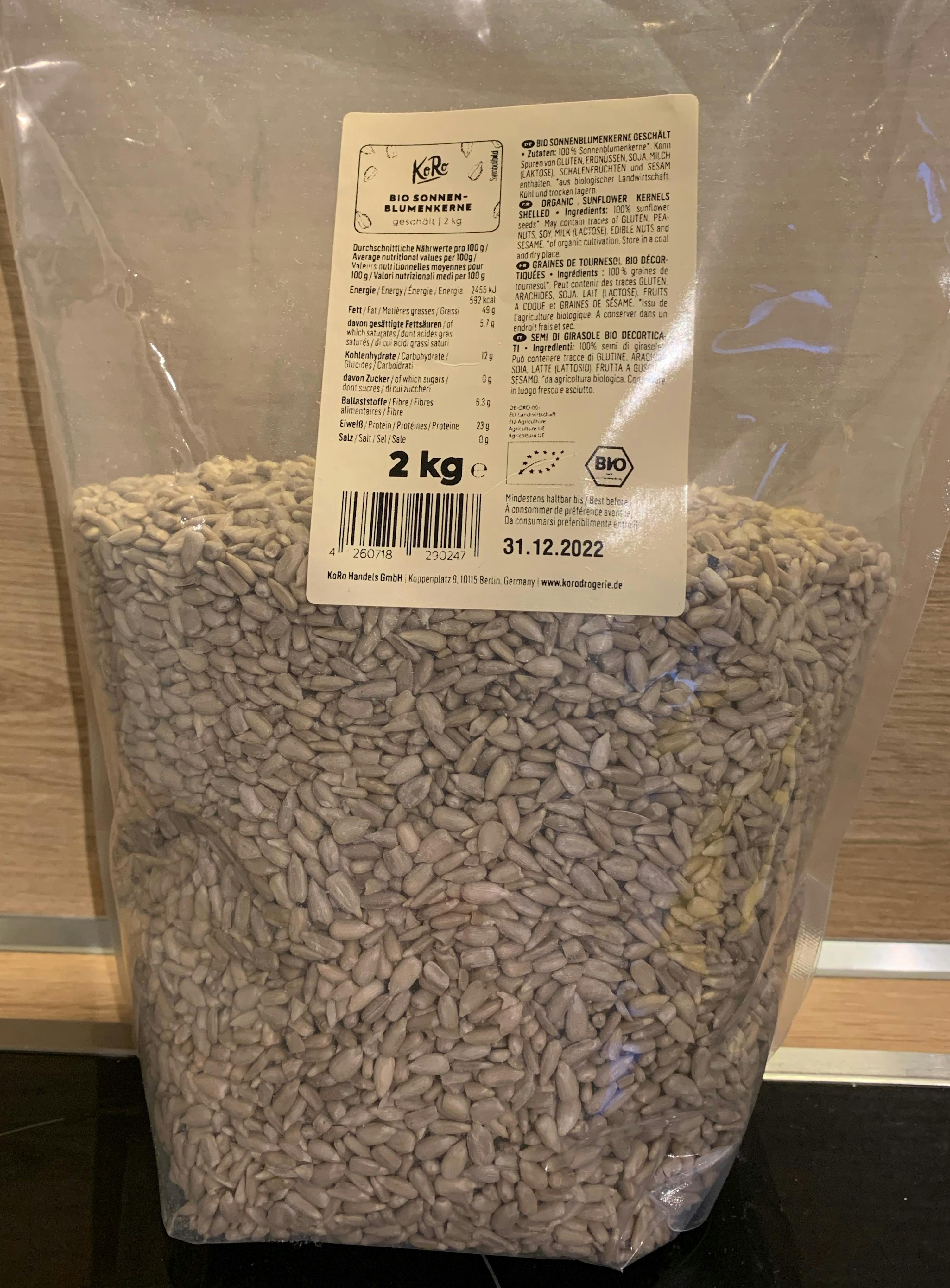 a bag of sunflower seeds has a label that says ' bio ' on it