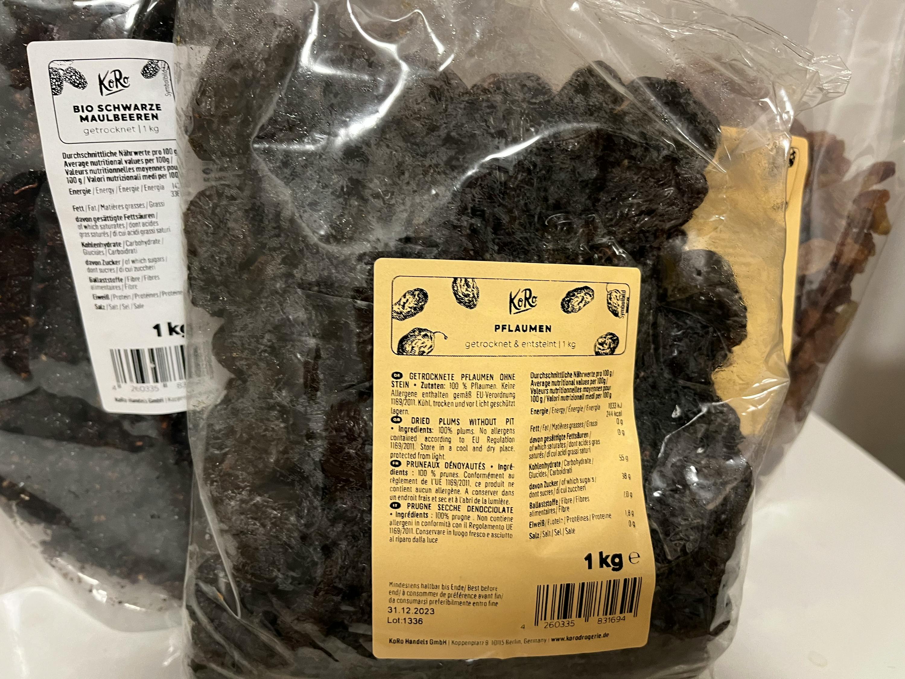 un sac de fruits secs avec une étiquette qui dit pflümen