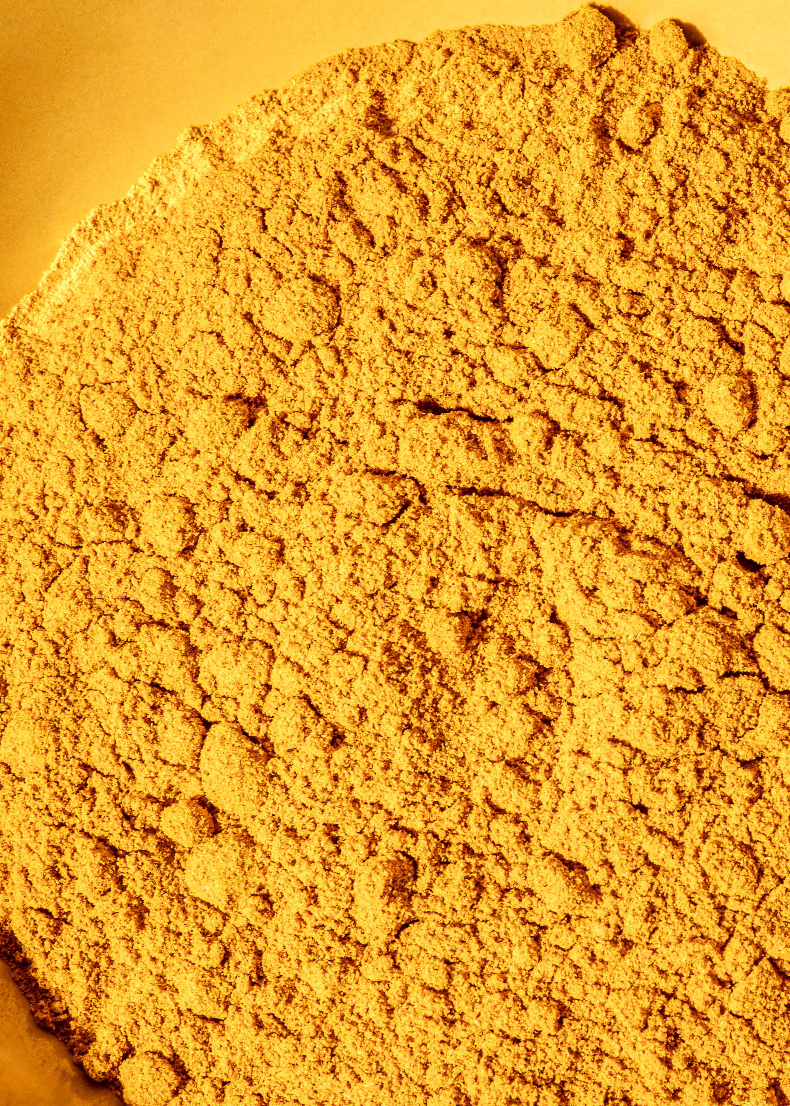 un gros plan d' un tas de poudre d' or