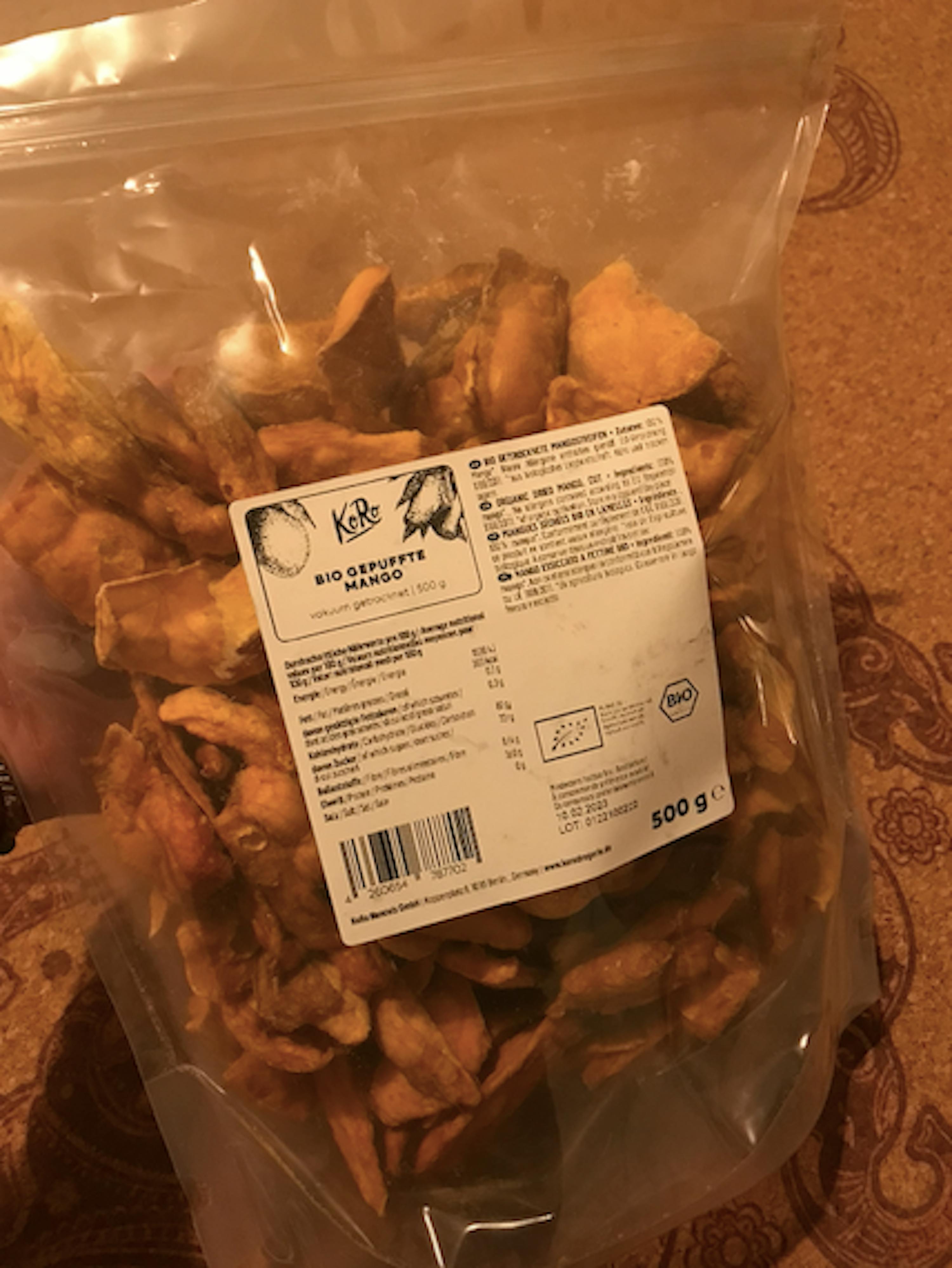 a bag of dried apples has a label that says bio on it