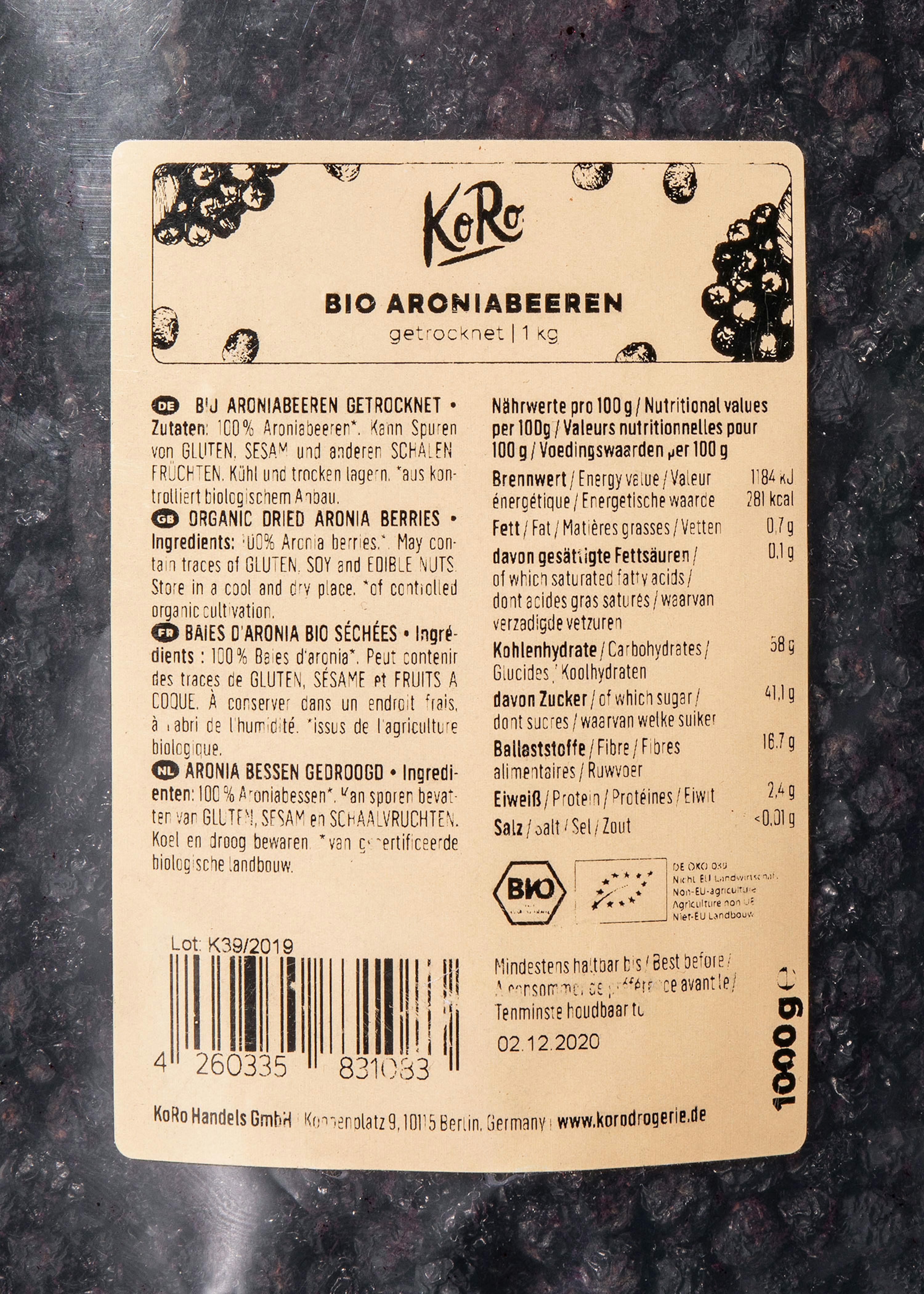 die Rückseite einer verpackten Bio-Aroniabeeren