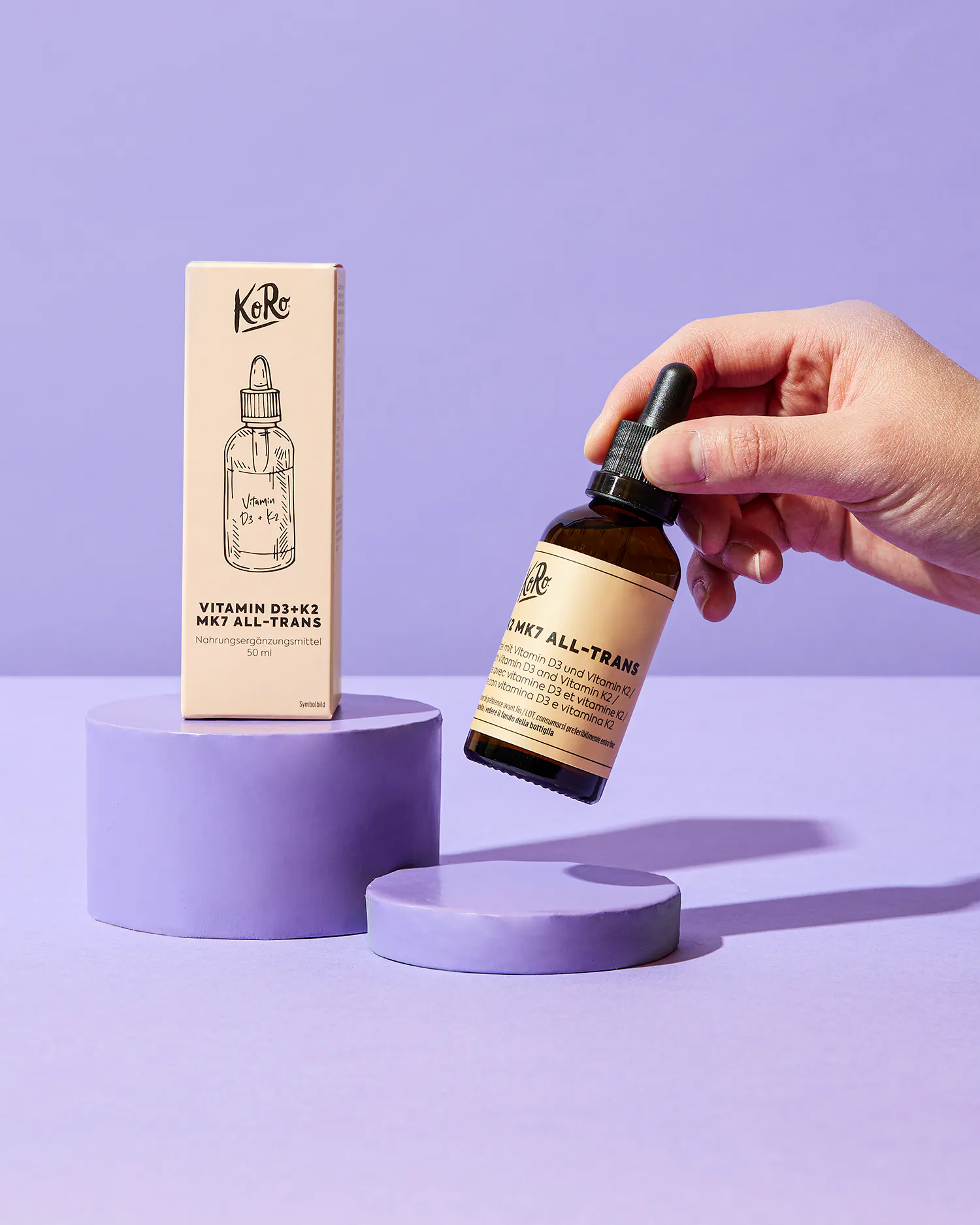 a person is holding a bottle of vitamin d3 k2 mk7 all-trans