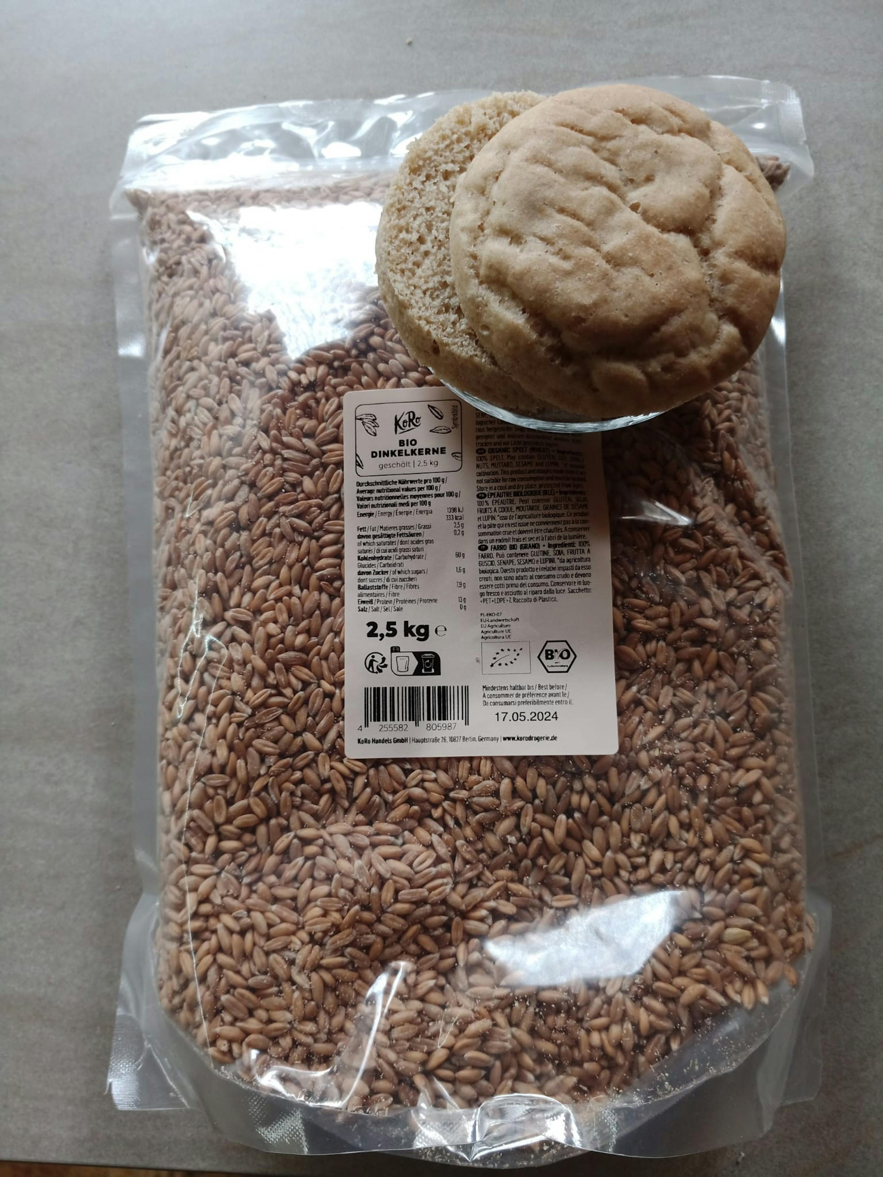 un sac de grains de blé avec une étiquette de 2,5 kg