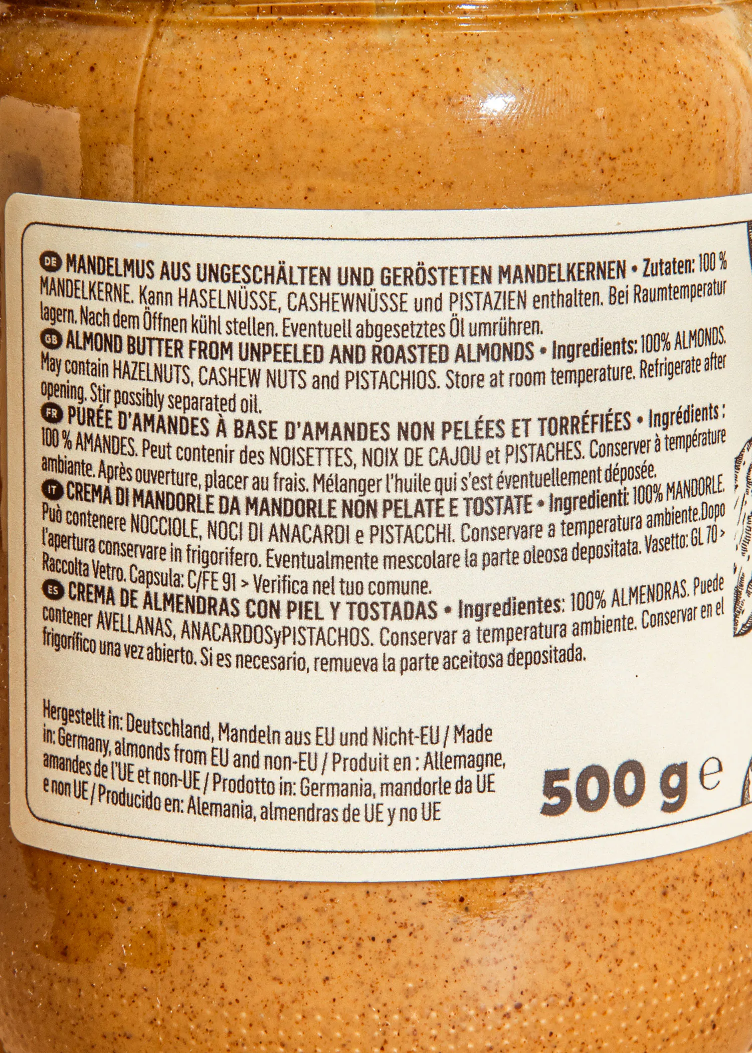 un gros plan de l' arrière d' un pot de beurre d' amandes 500g