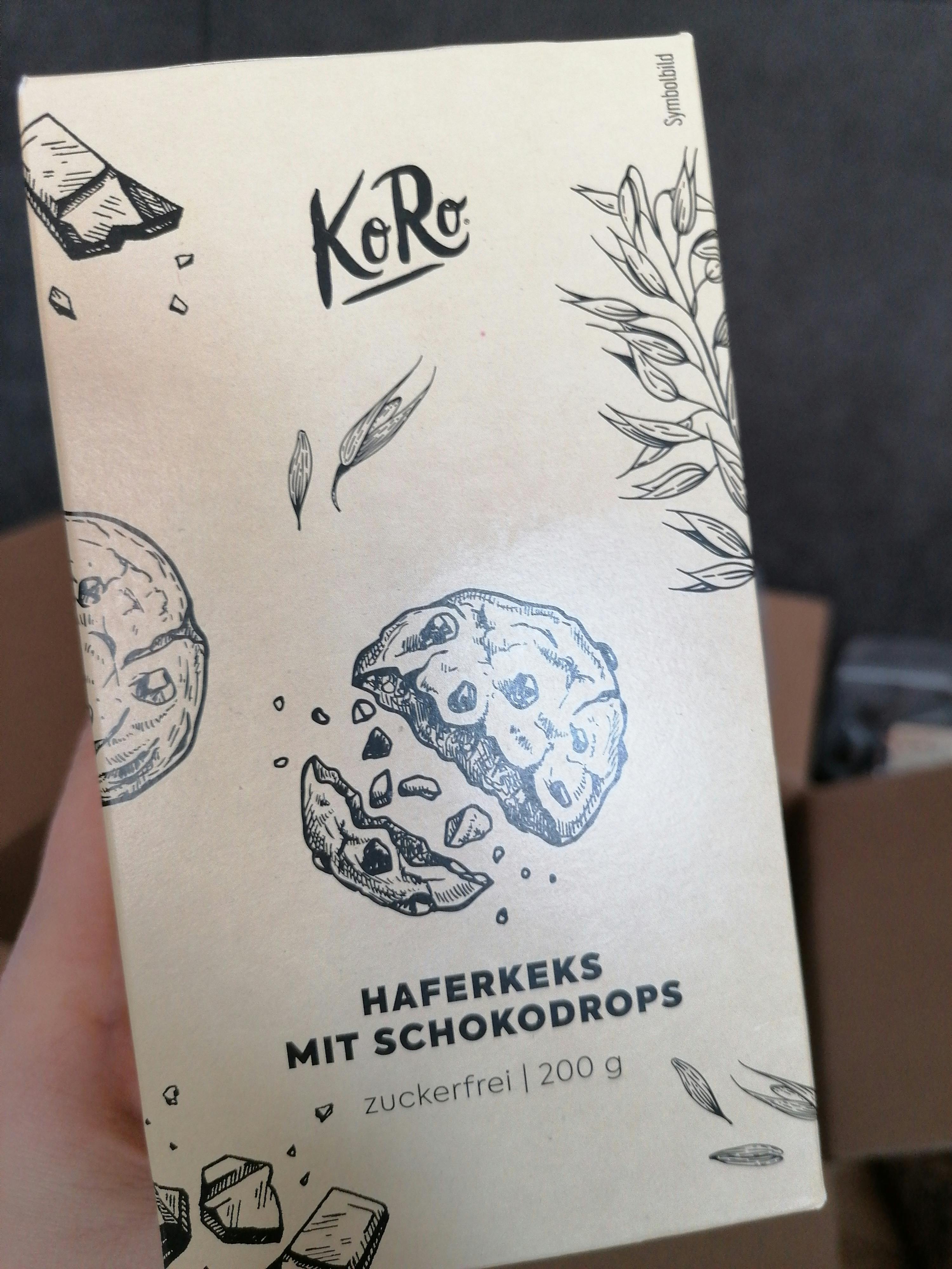 une boîte de biscuits à l' avoine avec des gouttes de chocolat