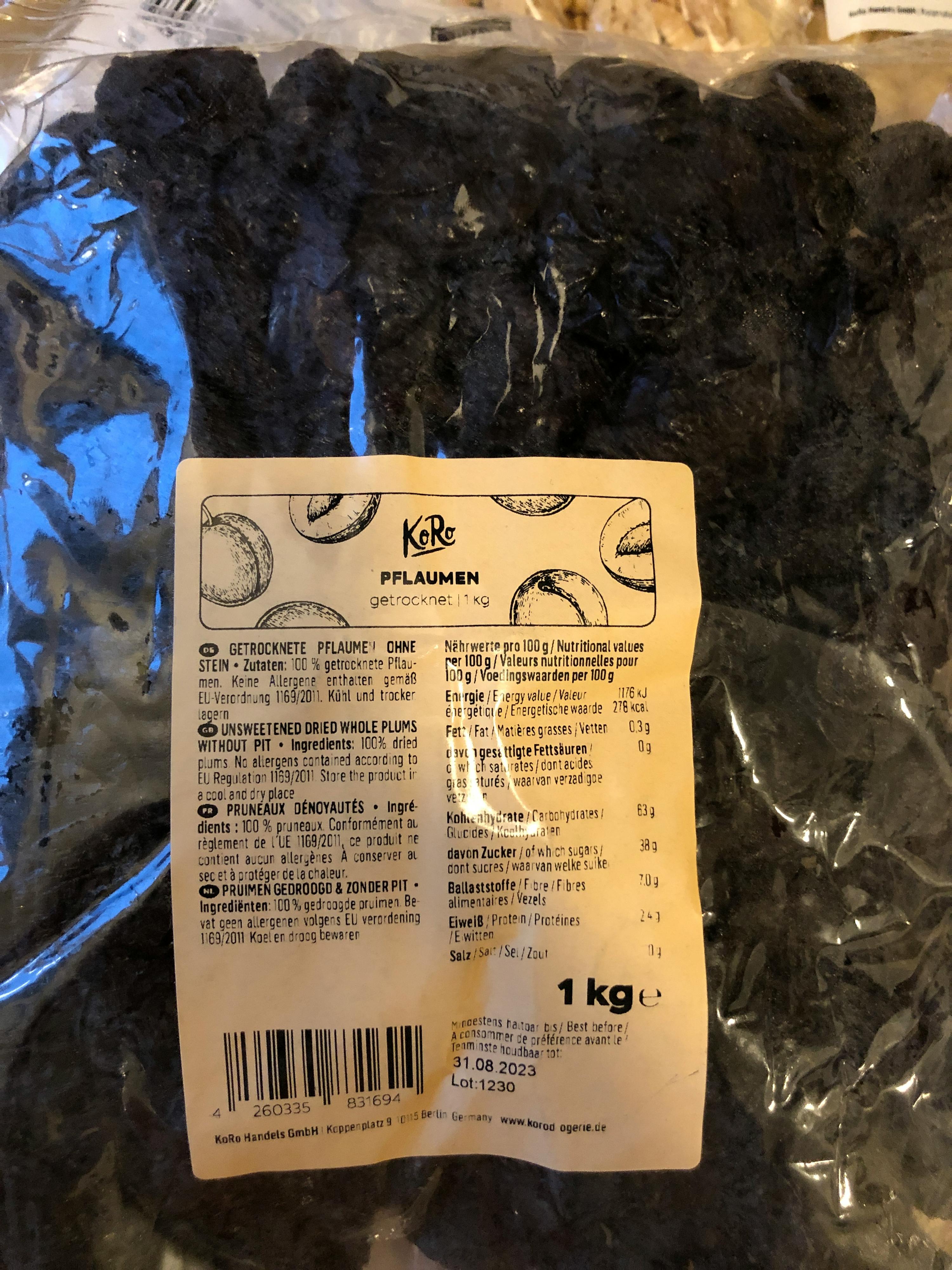 l' etichetta di un sacchetto di frutta è in lingua tedesca