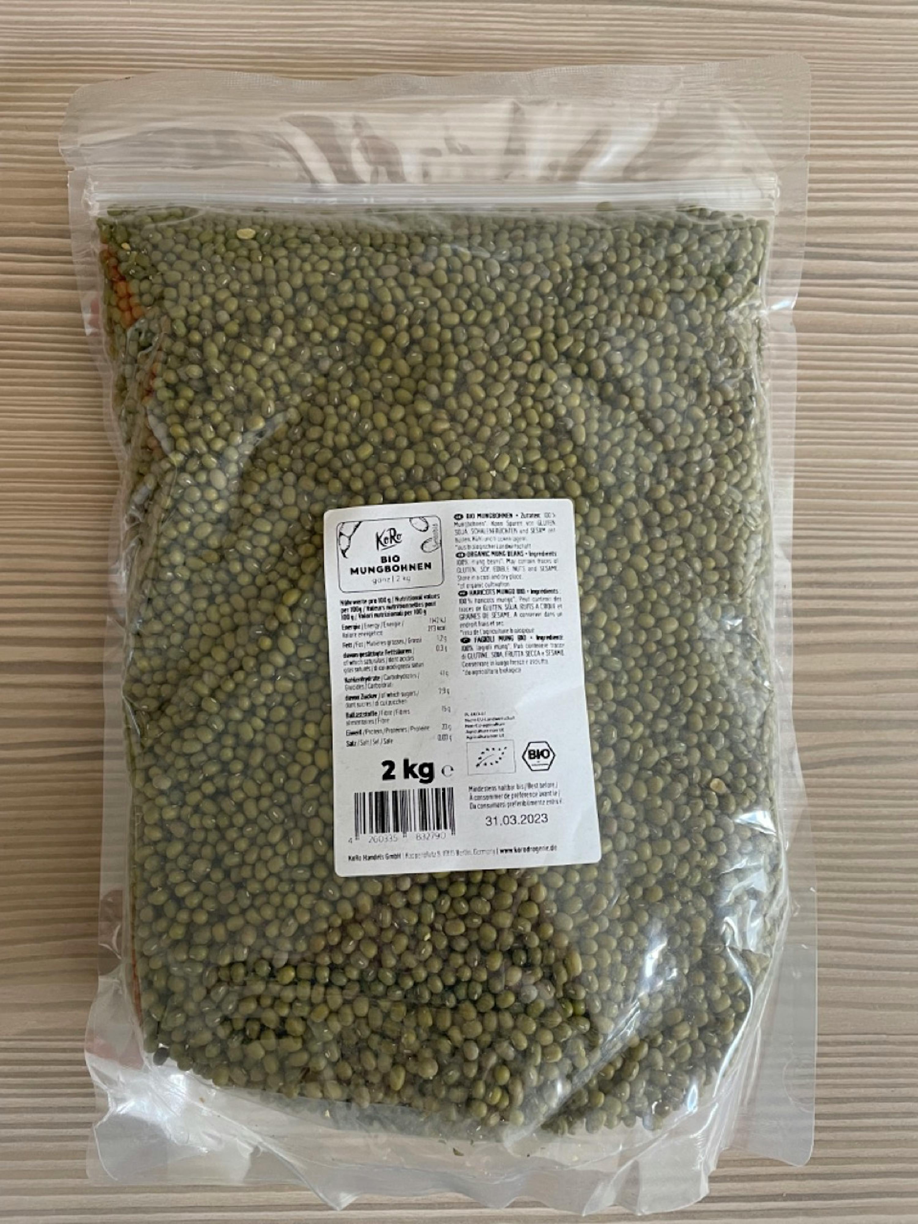 a bag of green beans has a label that says 2 kg