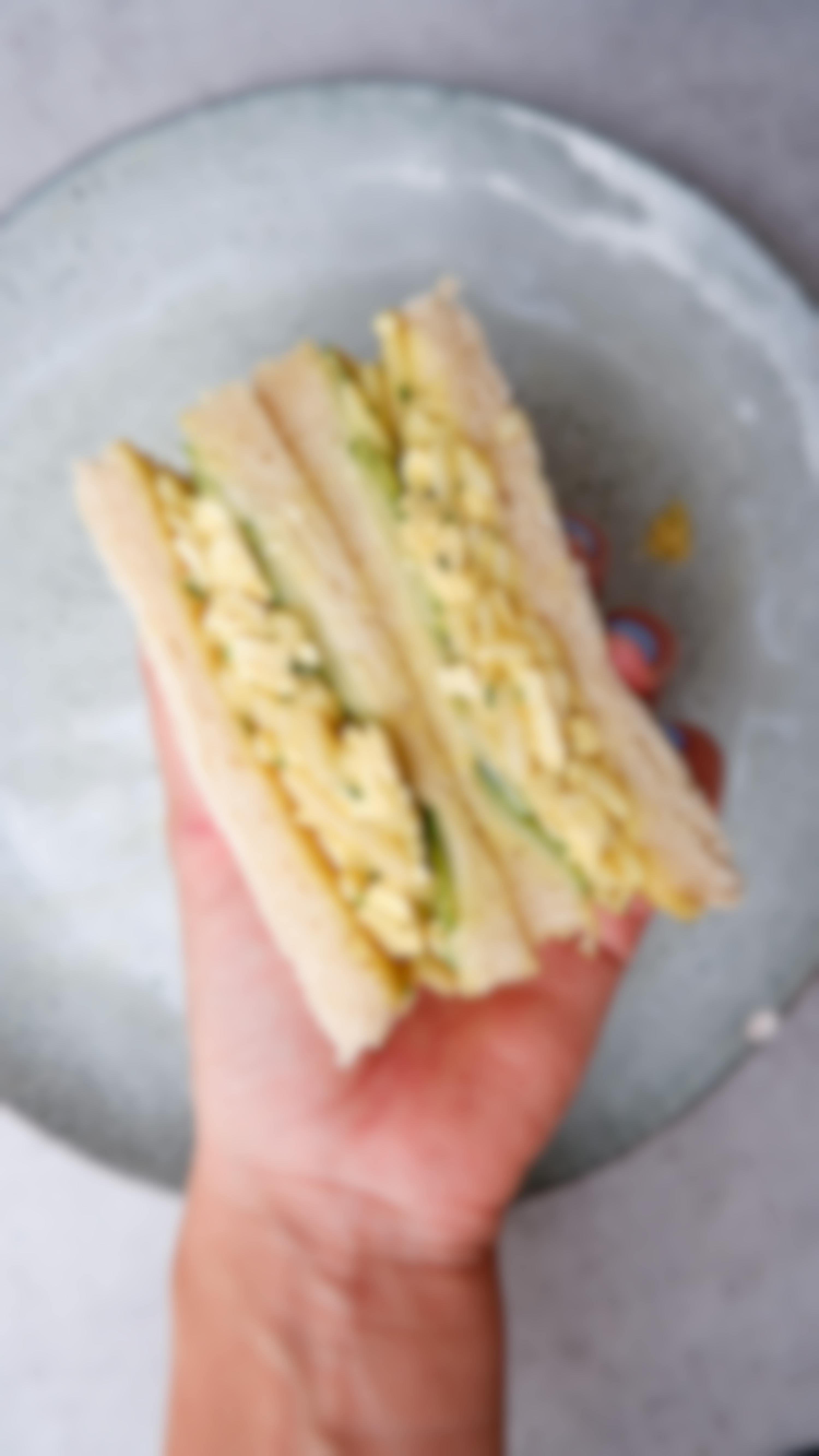 Vegan egg salad sandwich