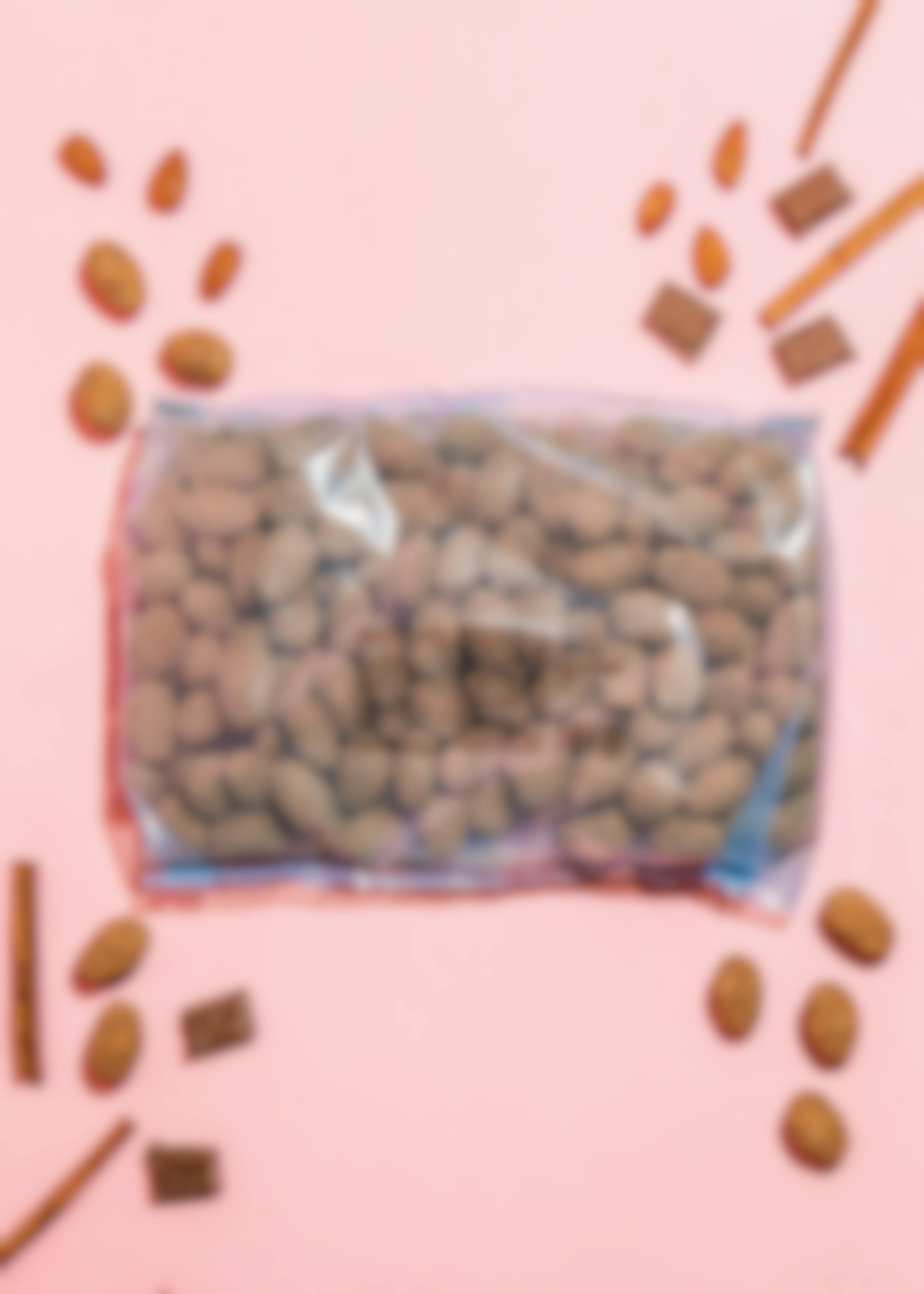 Chocolate almonds with cinnamon 1kg