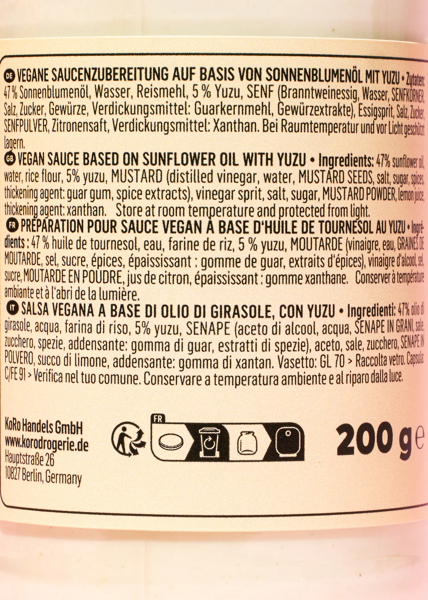 l' arrière d' une bouteille de sauce vegan à base d' huile de tournesol avec yuzu