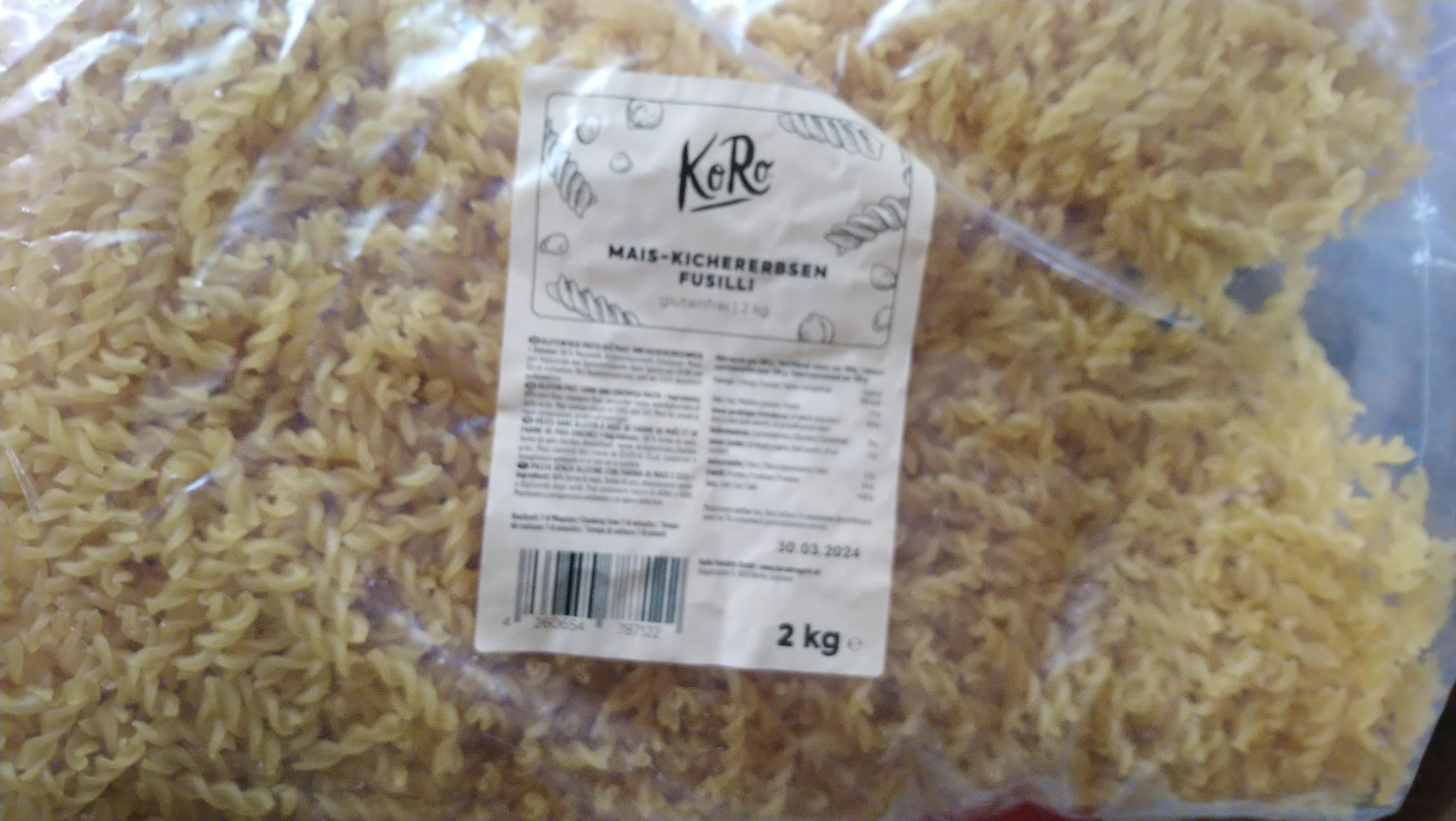 eine Tüte Nudeln mit einer Aufschrift auf der Rückseite