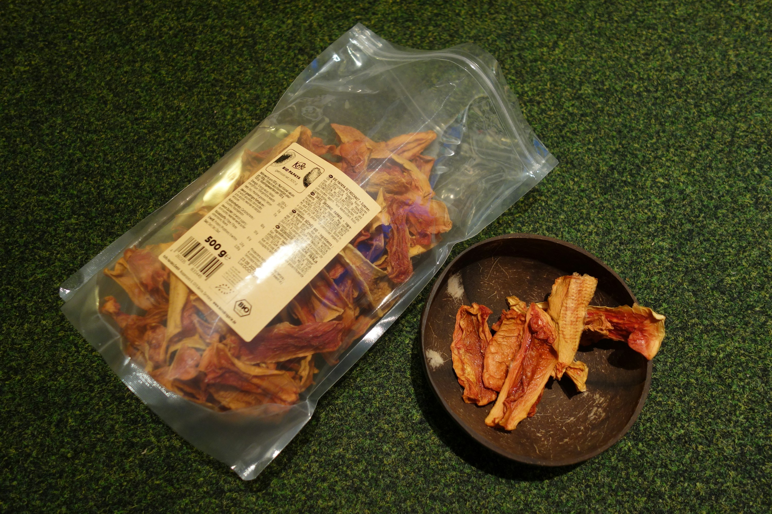 Buy organic dried papaya KoRo Swiss