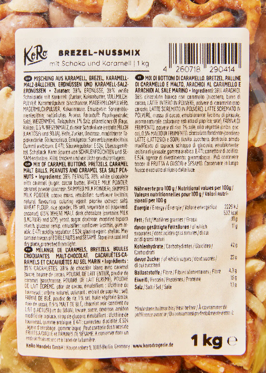 eine verpackte Brezel-Nussmix mit Schokolade und Karamell