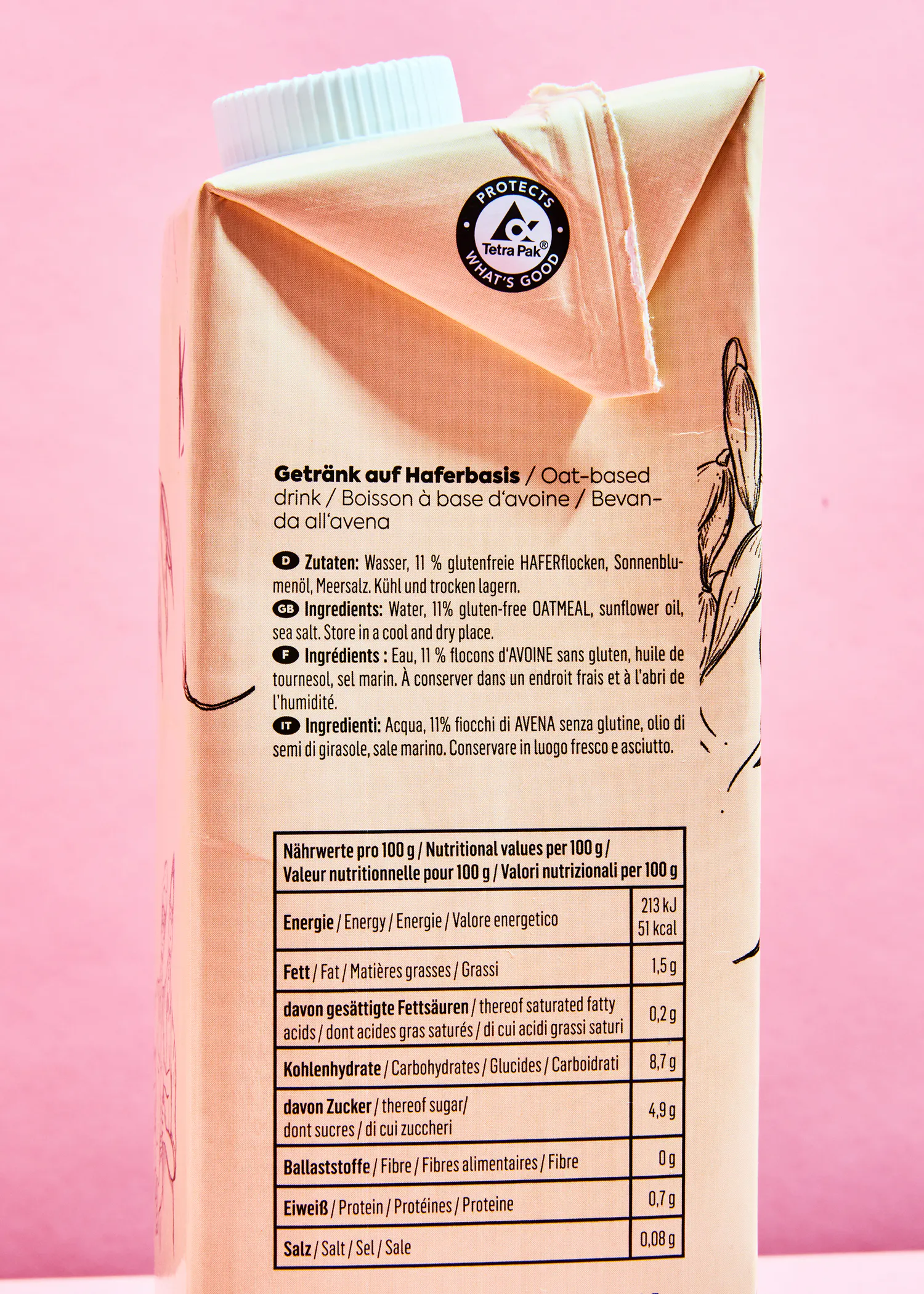 l' arrière d' un carton de boisson à base d' avoine