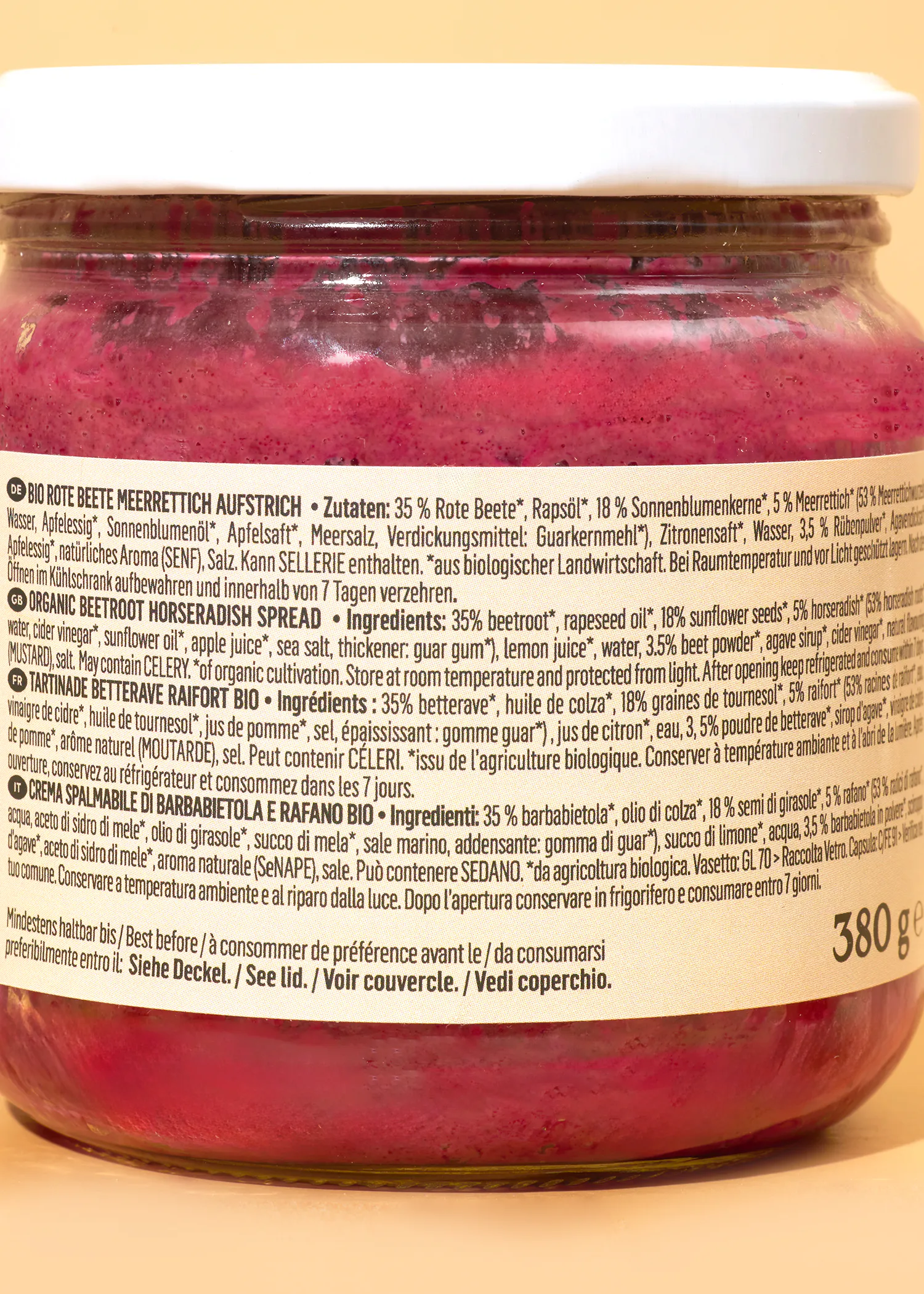 die Rückseite eines Glases rote Rübe Meerrettich Aufstrich