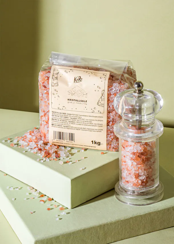 un sac de kore kristallsalz est posé sur une table