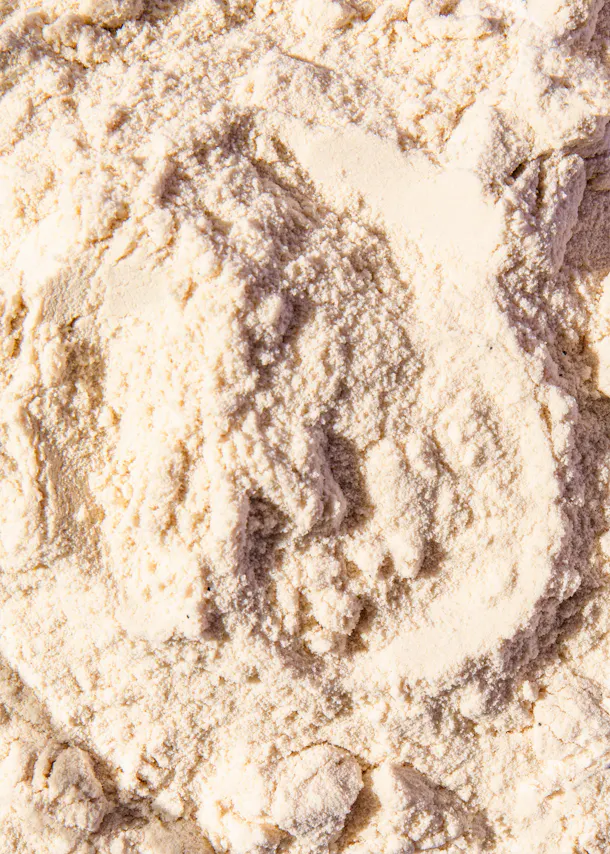 un gros plan d' un tas de farine blanche